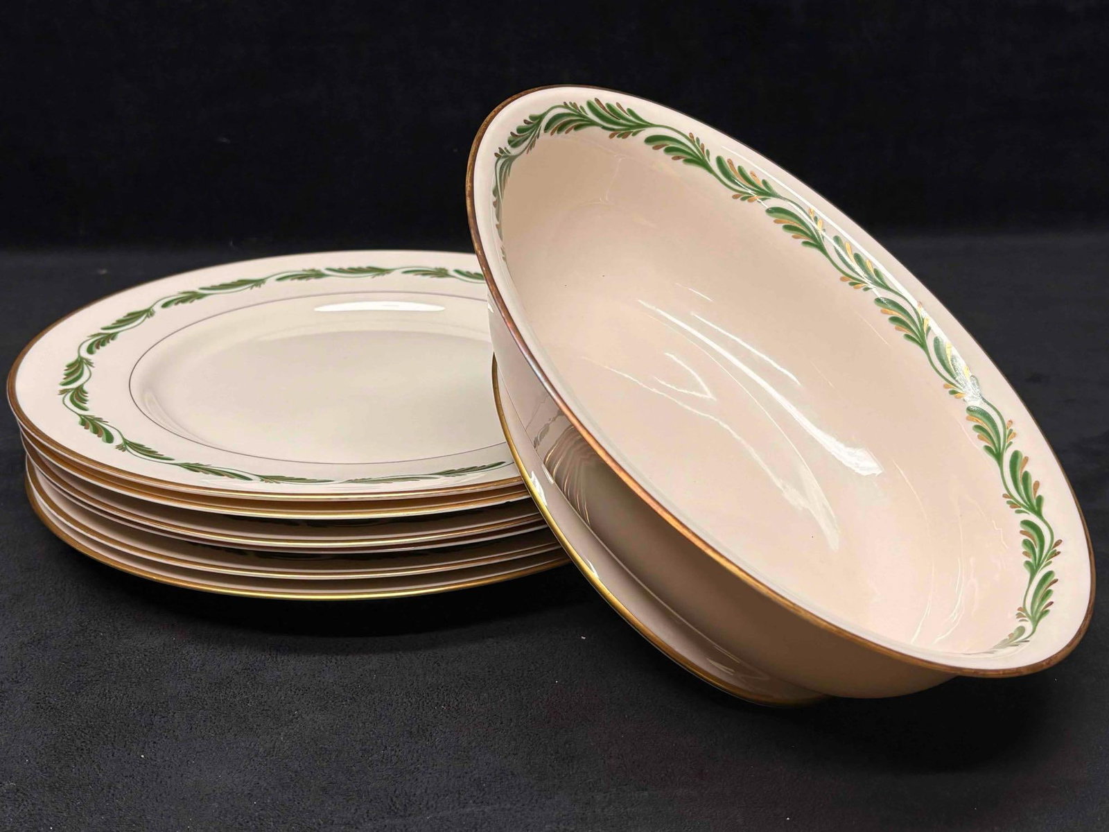 7pc Vintage Franciscan Arcadia Green Plumes Dinner Plates and Oval Vegetable Bowl: Adorned with green plumes and gold accents, this china tea set is a part of the now discontinued Arcadia Green line by Franciscan. Producing during the early 1940s to early 1960s, this lot is in good 