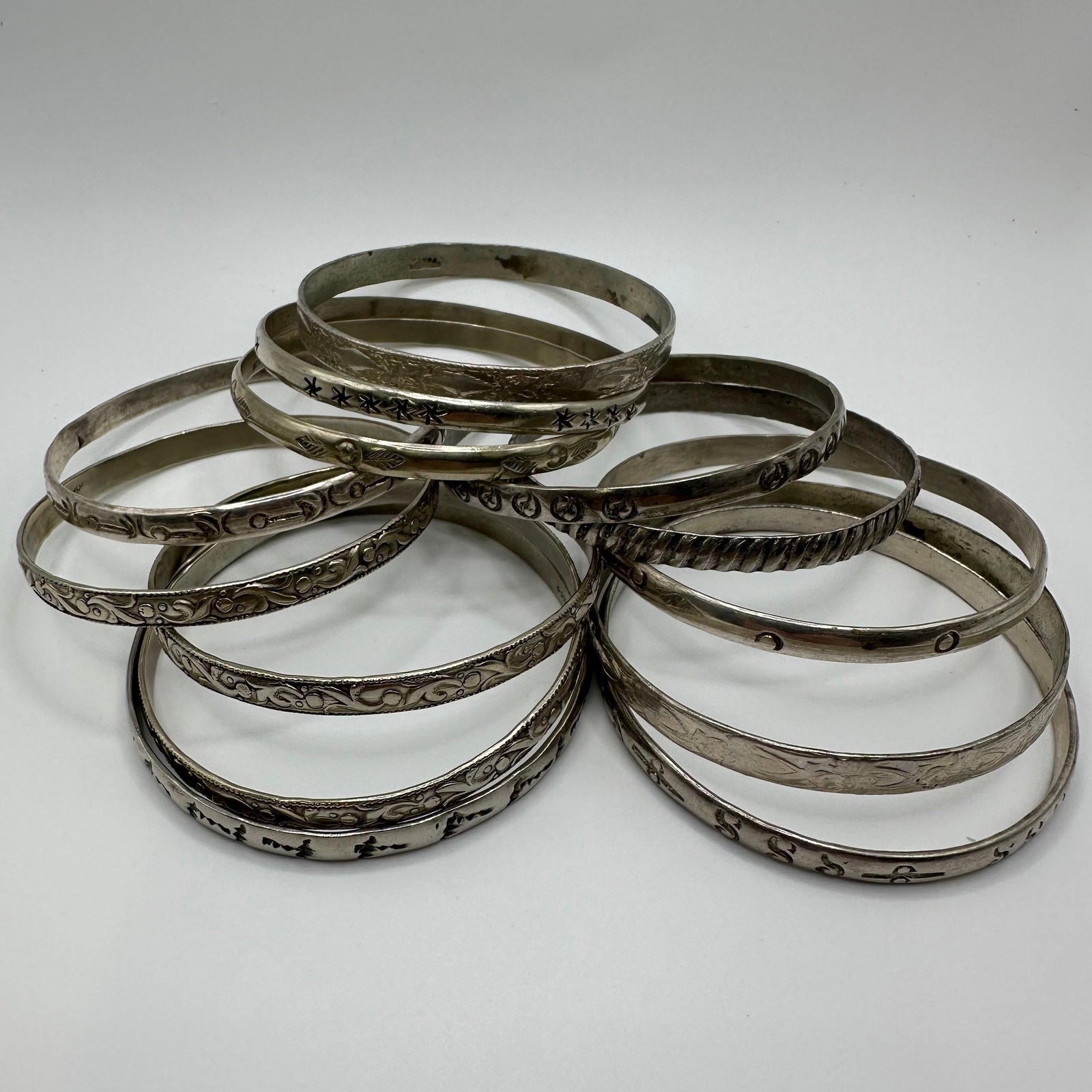 Large Lot Vintage Taxco Mexico Mixed Metal Silver Tone Bangle Bracelets (1 of 8)