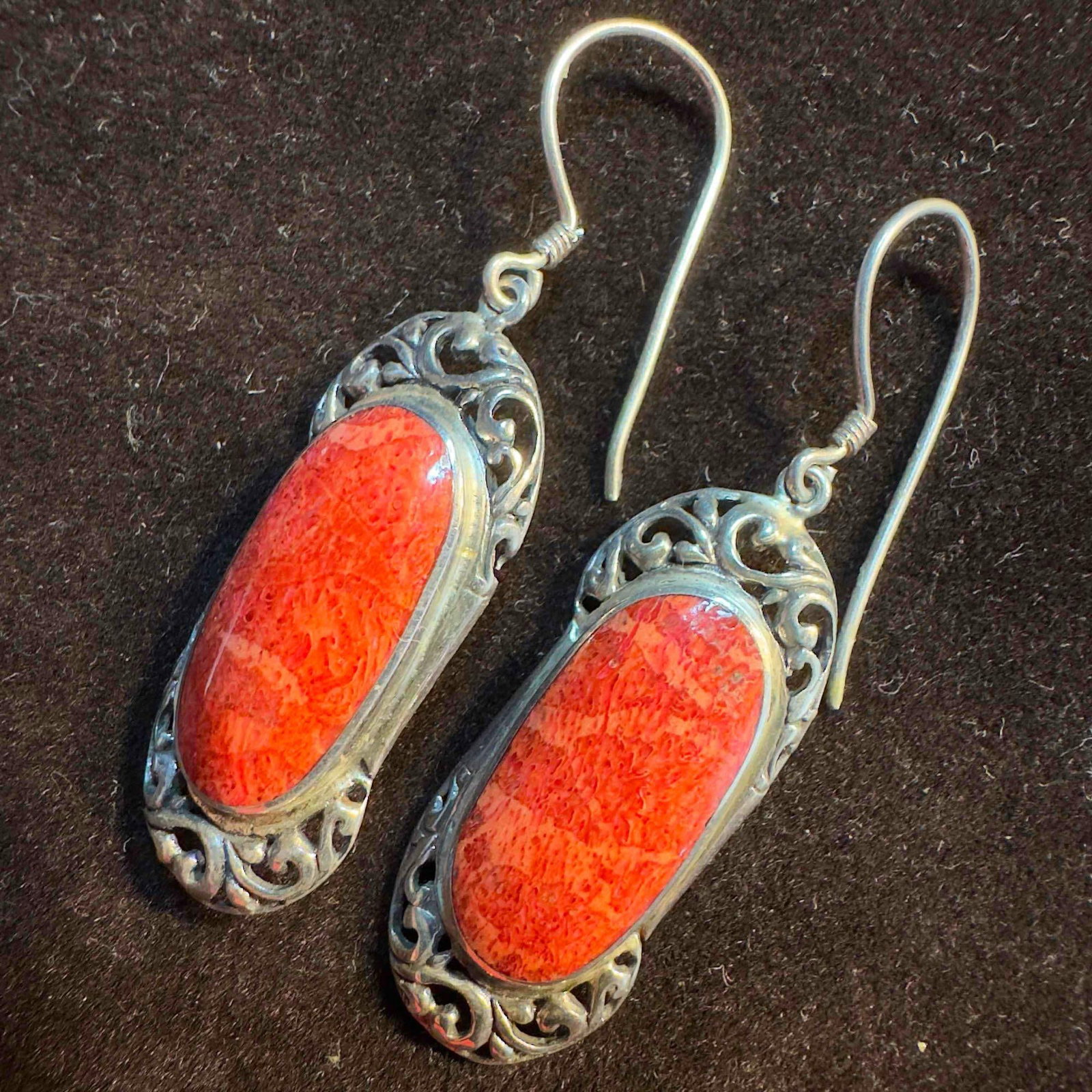 Red Orange Jasper Gemstone Dangle Drop Sterling Silver Earrings: This item is in good pre-owned, previously used/displayed condition with noticeable light wear, and surface scratches. Please reference all photos for full details. This piece of jewelry has been test