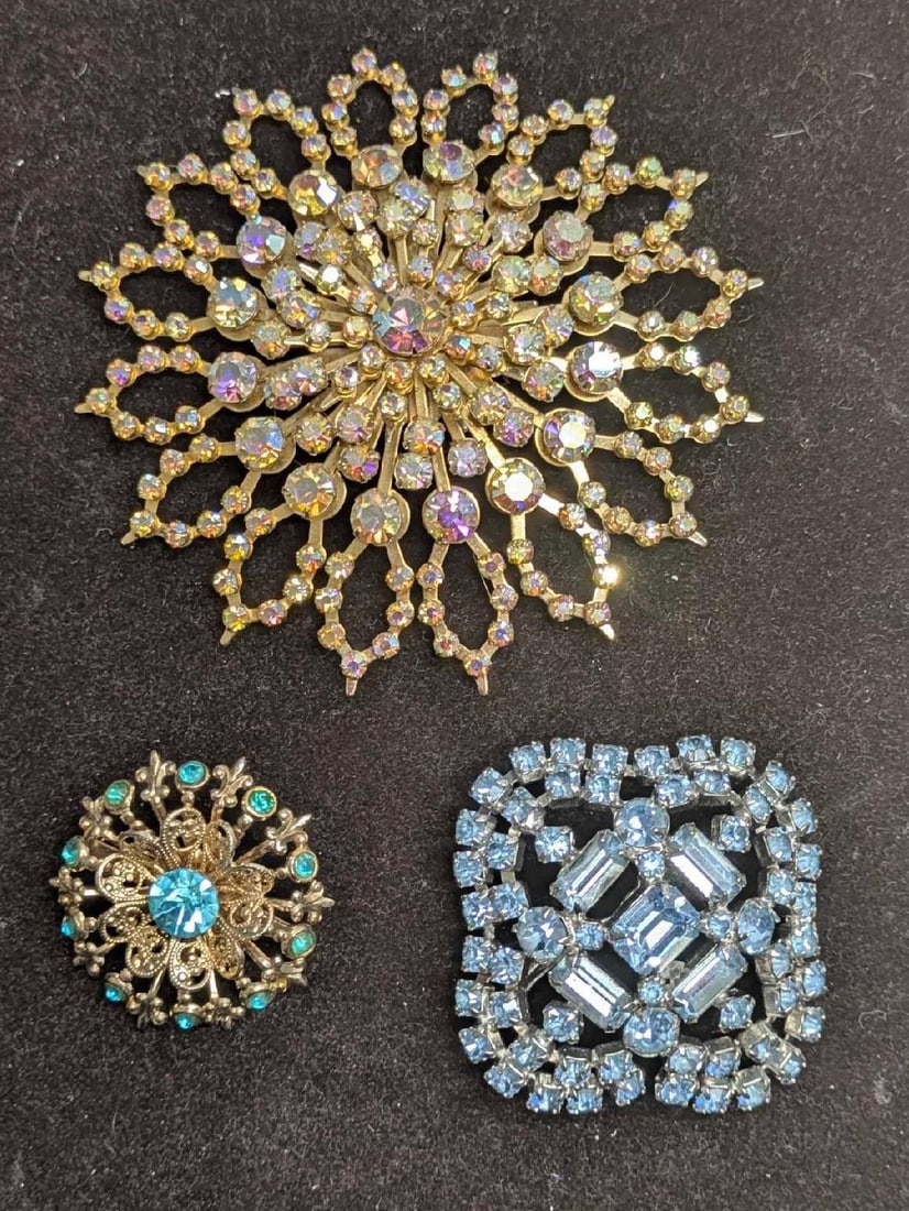 Vintage Unmarked Gold Silver Tone Rhinestone Brooch Pins: Vintage Unmarked Gold Silver Tone Rhinestone Brooch Pins. This lot includes: (1) Gold Tone AB Crystal Brooch Pin . This is approx 3 1/2" x 3 1/2" x 1/2". (1) Silver Tone Blue Rhines