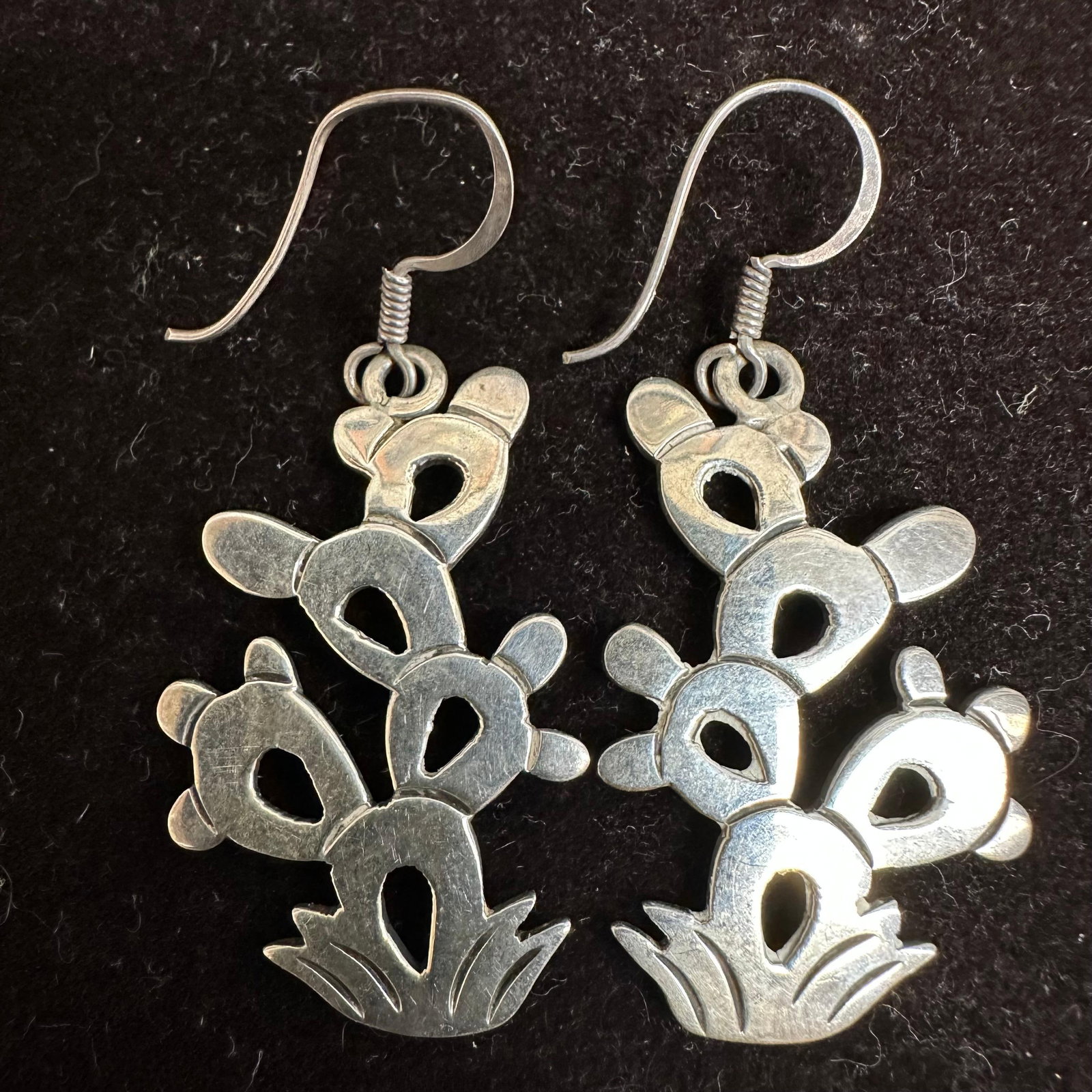 Cactus Succulent Plant Sterling 925 Dangle Earrings L19: This item is in good pre-owned, previously used/displayed condition with noticeable light wear and surface scratches. Please reference all photos for full details. This piece of jewelry has been teste