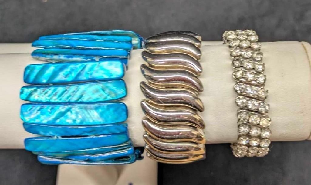 Vintage Silver Tone Mother Of Pearl Expanding Cuff Bracelets: Vintage Silver Tone Mother Of Pearl Expanding Cuff Bracelets. This lot includes: (1) Unmarked Blue Mother Pearl Expanding Cuff. This is approx 1 1/2" x3" x 3". (1) Silver Tone Expanding Rh
