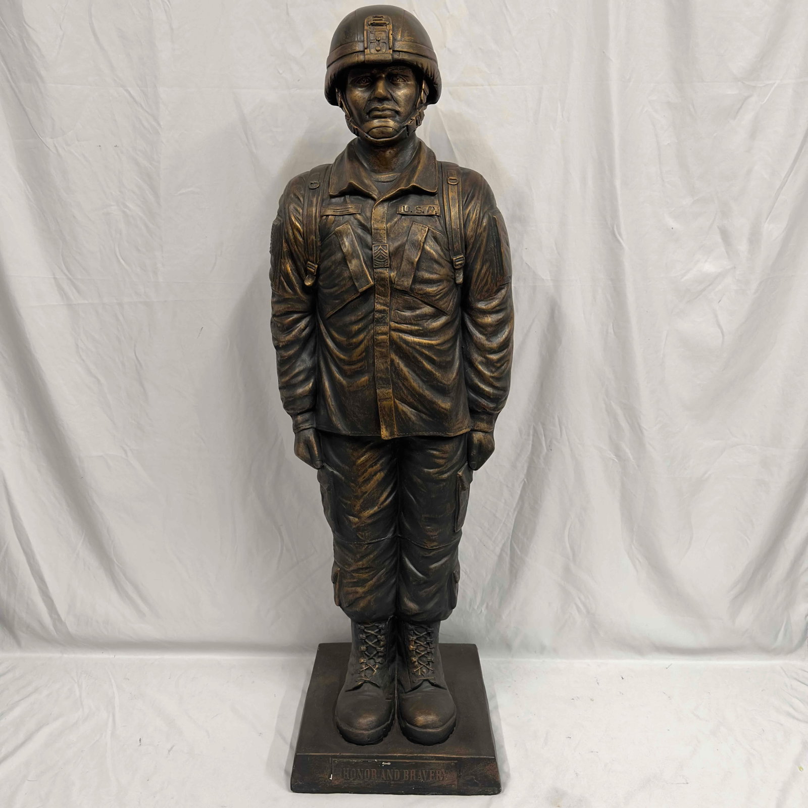 U.S.A. Soldier US Patriot Honor Bravery Patriotic Veteran Flag Holder R119: U.S.A. Soldier US Patriot Honor Bravery Patriotic Veteran Flag Holder. Minor imperfection crack on the back of the statue, photographed. Made of solid outdoor plaster resin type material. Light surfac
