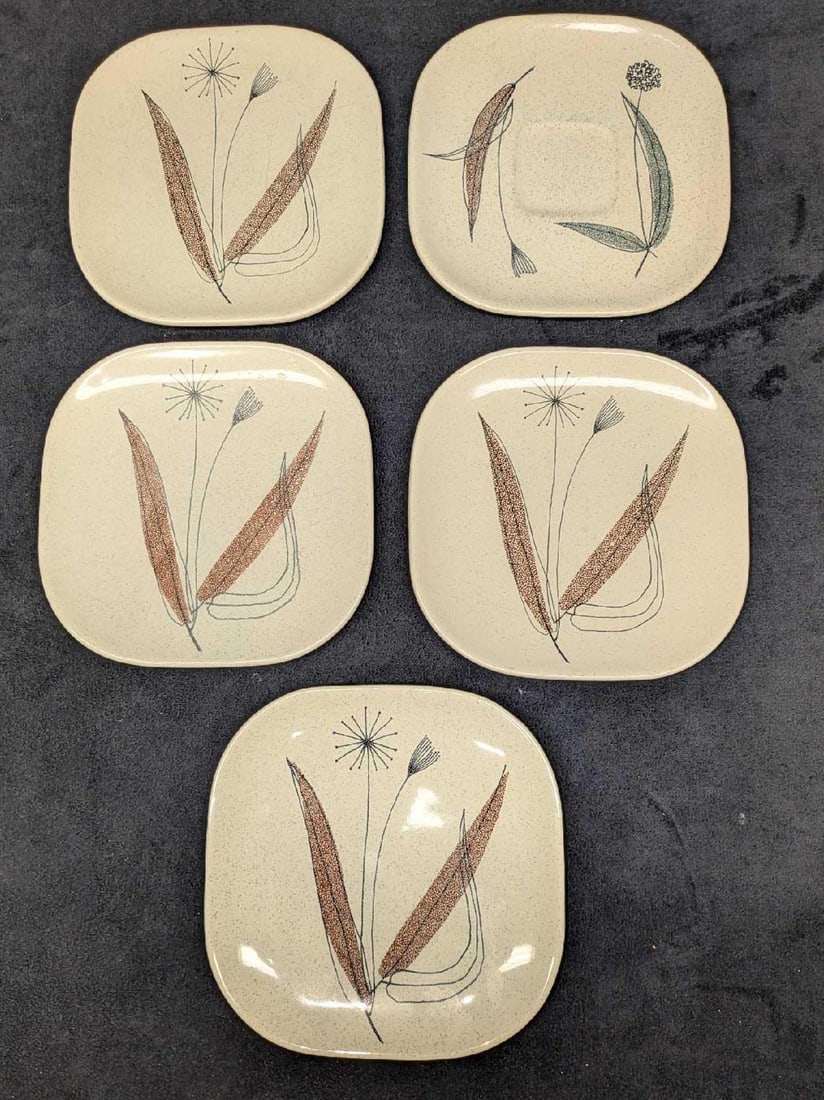 5 Vintage Franciscan Botanical & Trio Bread & Butter Plates: 5 Vintage Franciscan Botanical & Trio Bread & Butter Plates. Each of the plates are approx 6" x 6" x 1/4" and the total weight is 2.48 lbs. There are some imperfections/glazing blisters on the back. B
