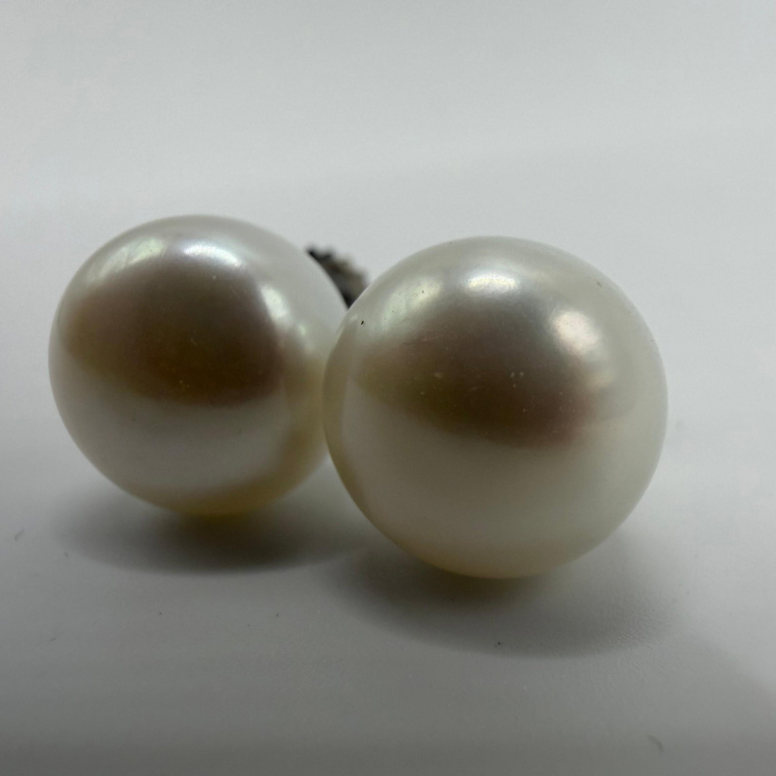 Freshwater Cultured Pearl Honora Collection White HH78 Stud Earrings: This item is in good pre-owned, previously used/displayed condition with noticeable light wear and surface scratches. Please reference all photos for full details. This piece of jewelry has been caref