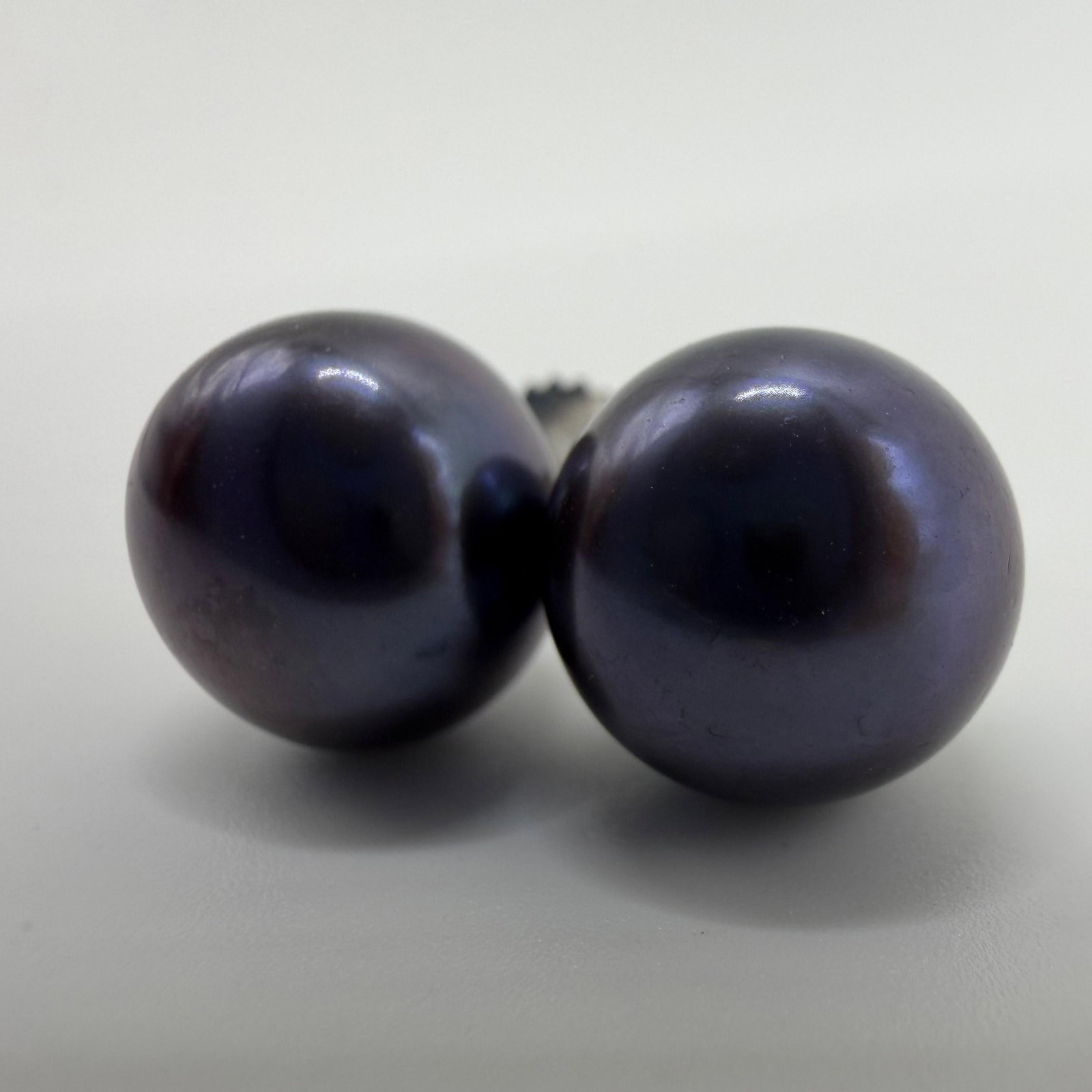 Freshwater Cultured Pearl Honora Collection Iridescent HH79 Stud Earrings: This item is in good pre-owned, previously used/displayed condition with noticeable light wear and surface scratches. Please reference all photos for full details. This piece of jewelry has been caref