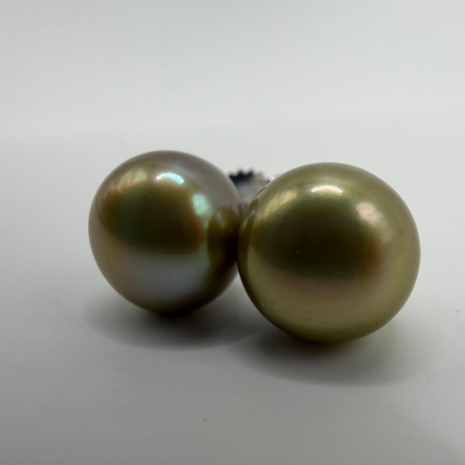 Freshwater Cultured Pearl Honora Collection Stud Earrings HH81: This item is in good pre-owned, previously used/displayed condition with noticeable light wear and surface scratches. Please reference all photos for full details. This piece of jewelry has been caref