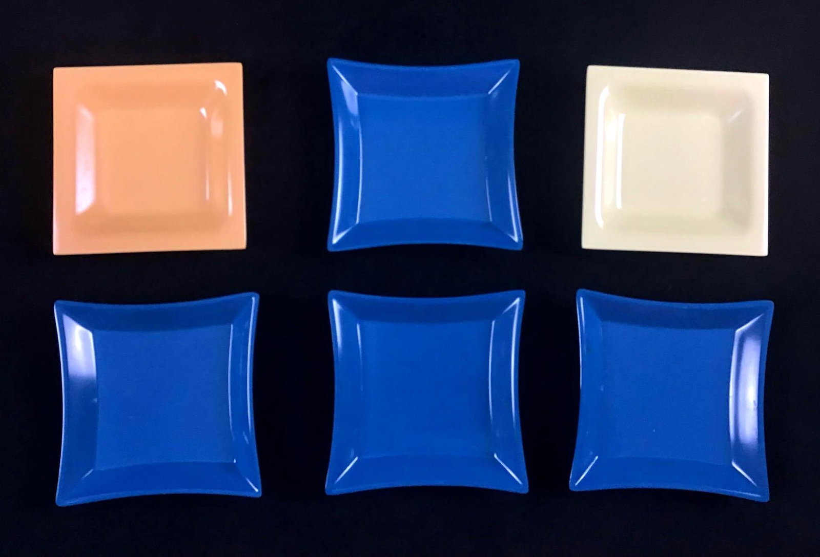 Lot of 6 Melamine Sauce Dishes: This lot consists of 6 sauce dishes. They are great for casual dining to place sauces like soy, spicy mayo, ketchup, ect. They have some known damages as depicted such as scuffs and scratches. No know