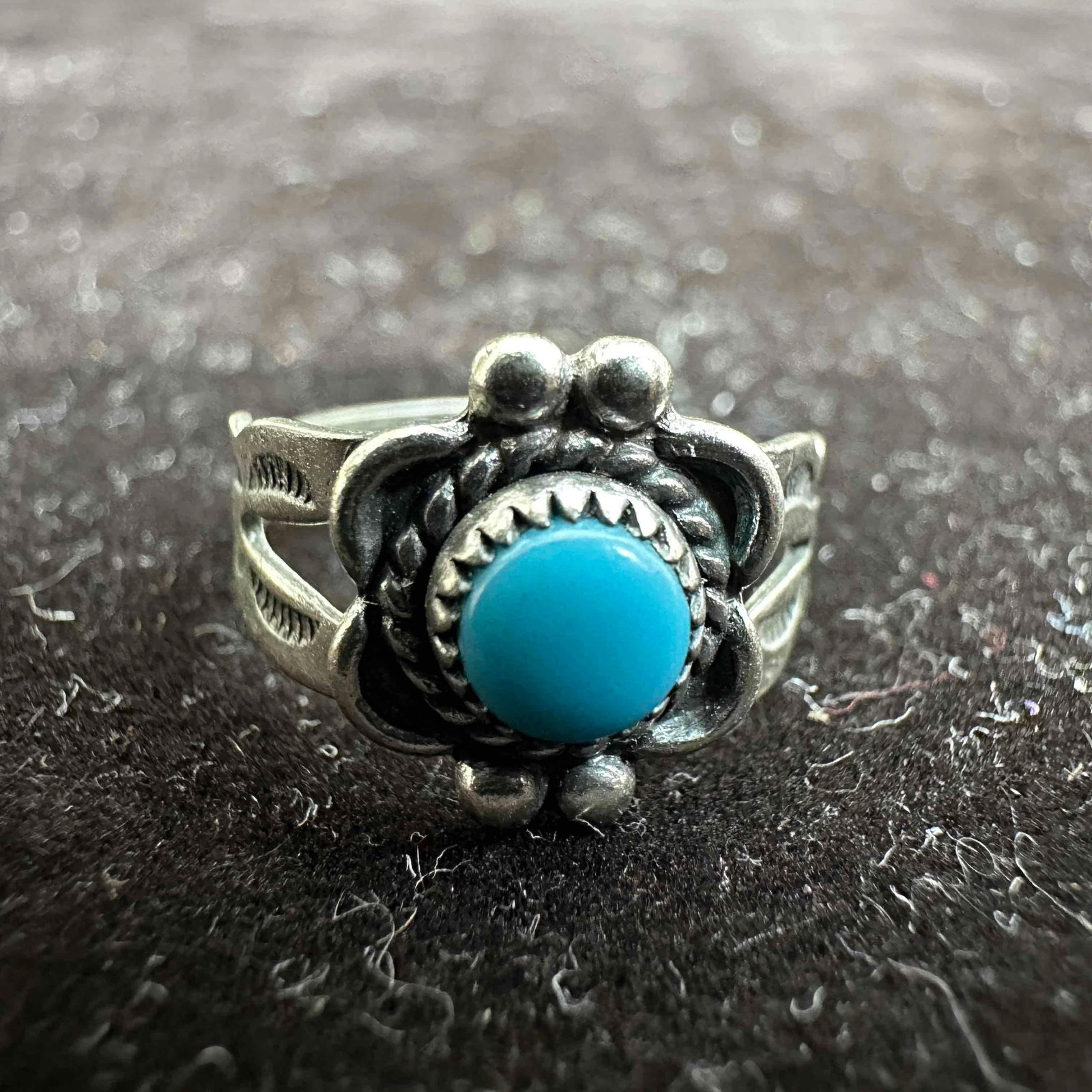 Sterling Silver Faux Turquoise Blue Round Setting Ring: This item is in good pre-owned, previously used/displayed condition with noticeable light wear, and surface scratches. Please reference all photos for full details. This piece of jewelry has been test