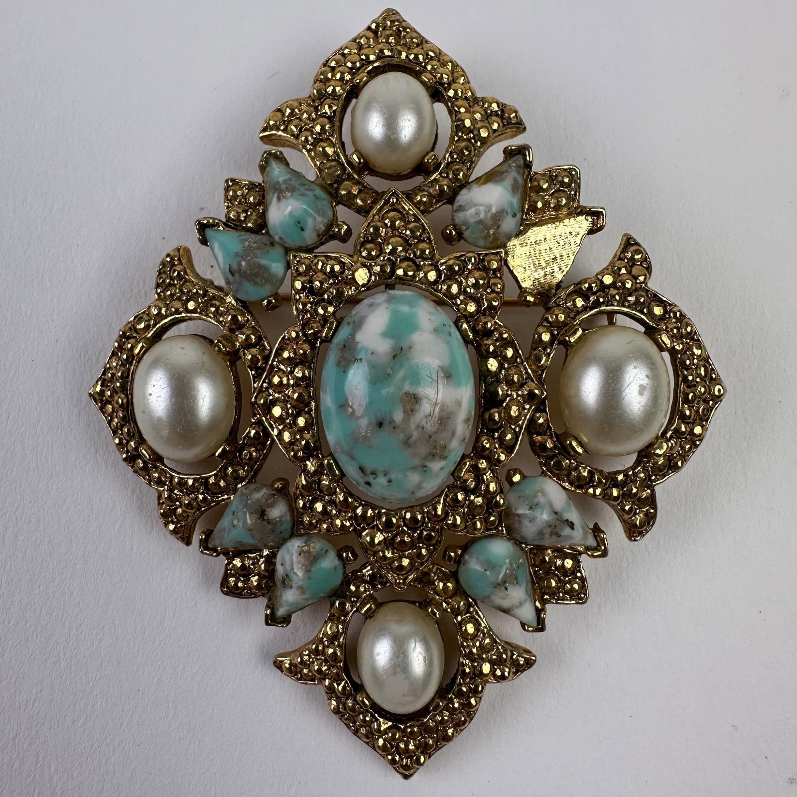 Sarah Coventry Remembrance Gold Tone Brooch Faux Pearl and Easter Egg Design Turquoise: Sarah Cov hallmark on the back. One stone setting is missing. This item is in pre-owned, previously displayed condition with wear and surface scratches. Please reference all photos for full details. M