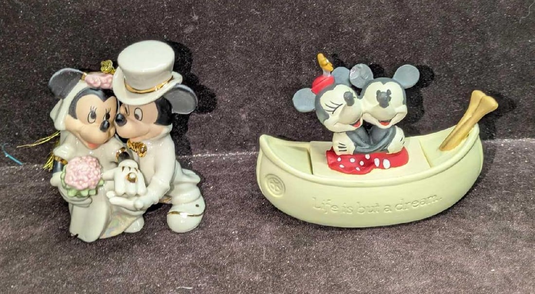 Disney Lenox Wedding Ornament And Life Is But A Dream Box: Disney Lenox Wedding Ornament And Life Is But A Dream Box. This lot includes: (1) Lenonx Disney Showcase "Minnie's Dream Wedding" ornament. This comes in the original box that is approx 6 