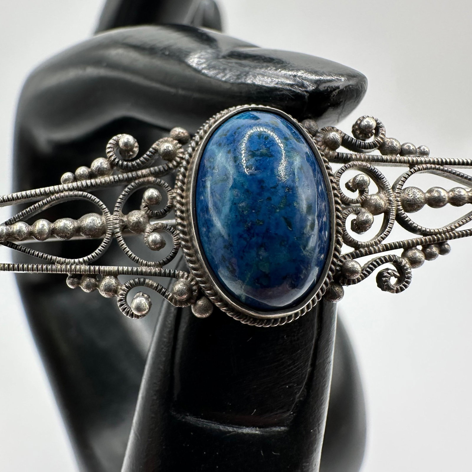 Silver Filigree Silverwork Brooch Lapis Lazuli Stone: This item is in good pre-owned, previously used/displayed condition with noticeable light wear and surface scratches. Please reference all photos for full details. This piece of jewelry has been teste