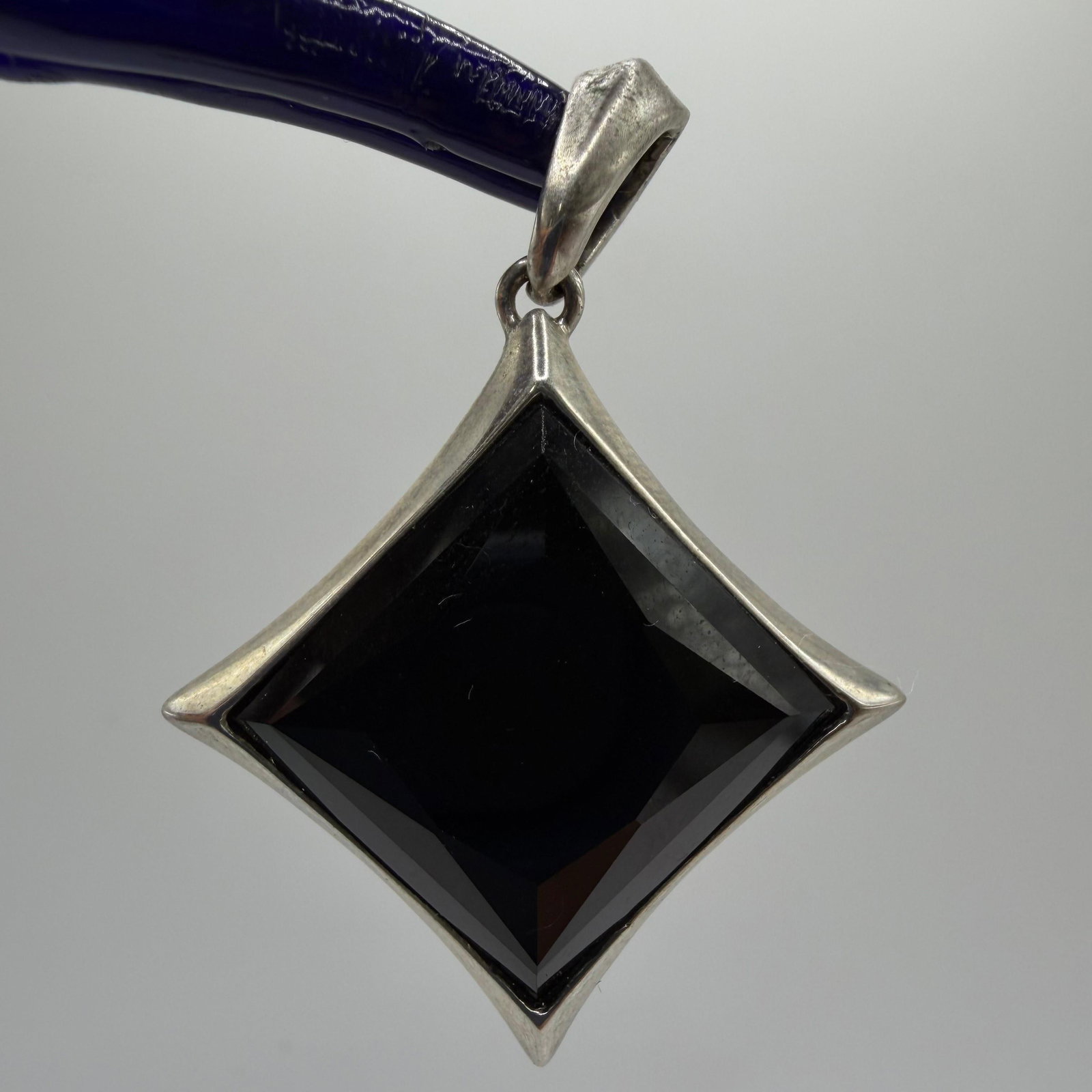 Faceted Black Onyx Stone 925 Sterling Silver Pendant HG34: This item is in pre-owned, previously used/displayed condition with noticeable light wear and surface scratches. Please reference all photos for full details. This piece of jewelry has been tested and