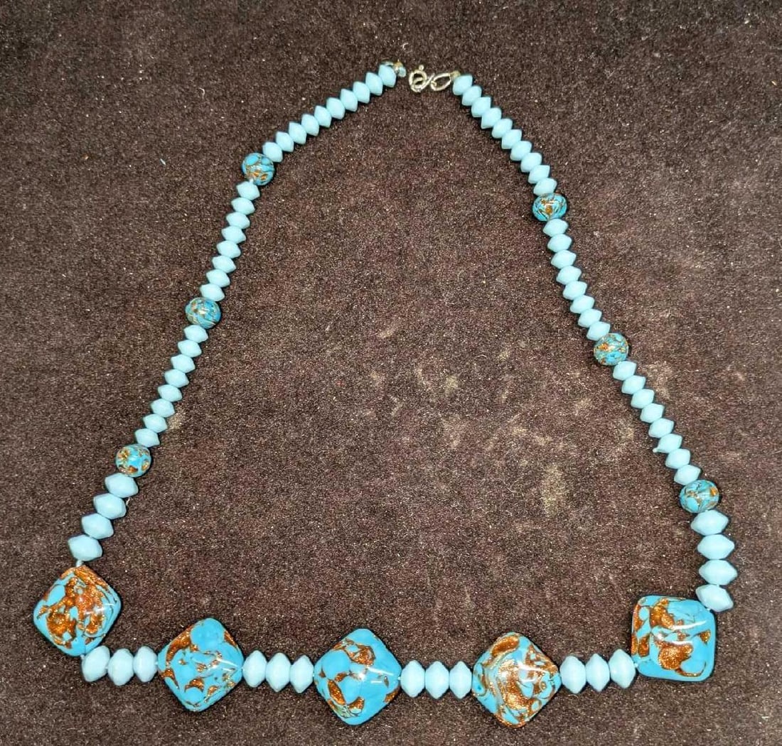 Vintage Italian Murano Blue Gold Art Glass Bead Necklace MMMMMM: Vintage Italian Murano Blue Gold Art Glass Bead Necklace MMMMMM.Colorful glass beads with hand painted designs. This is approx 20" and it weighs 0.09lb. Please note, the closure is broken on this neck