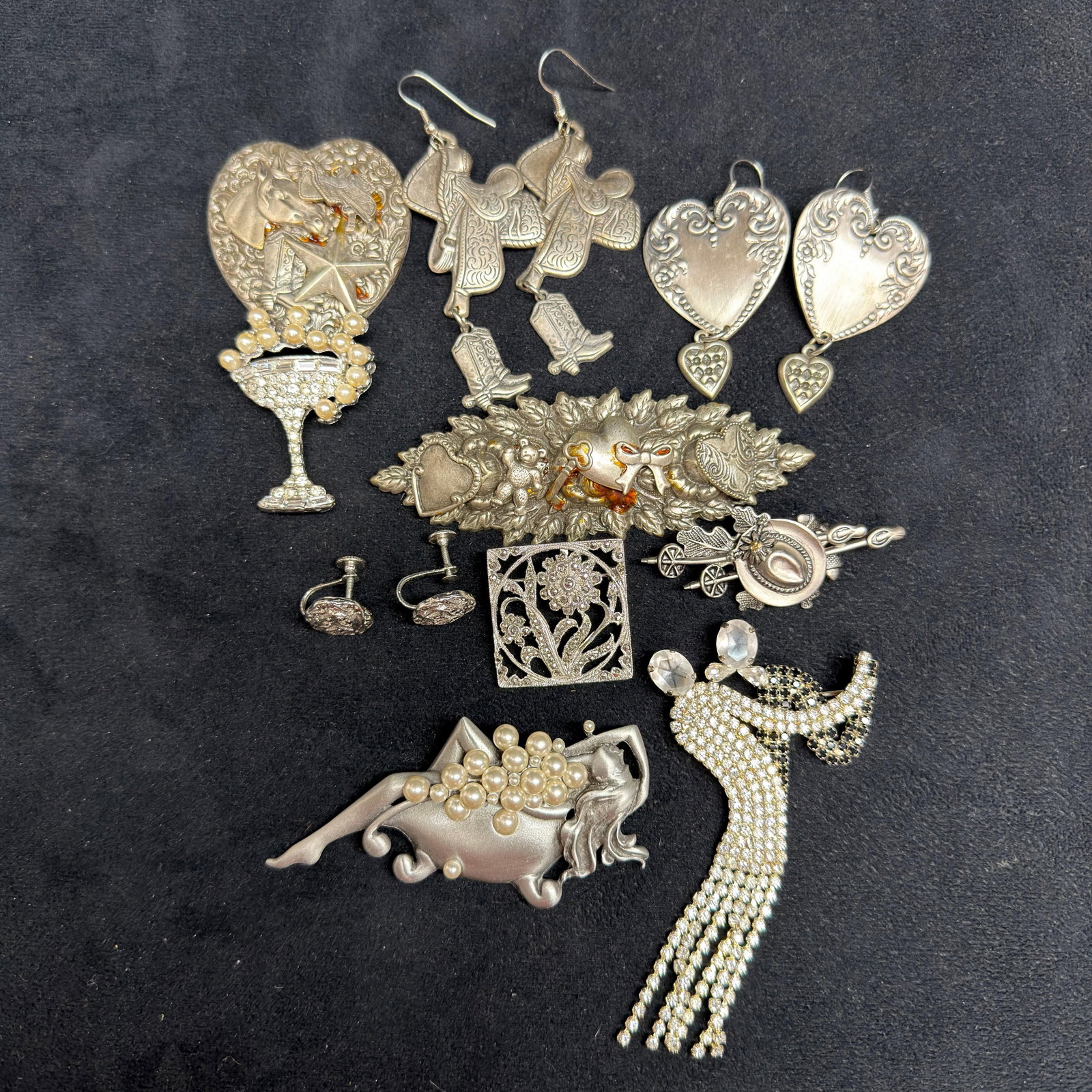 Vintage Costume Jewelry Group Including Earrings and Figural Brooches HG66 (1 of 5)
