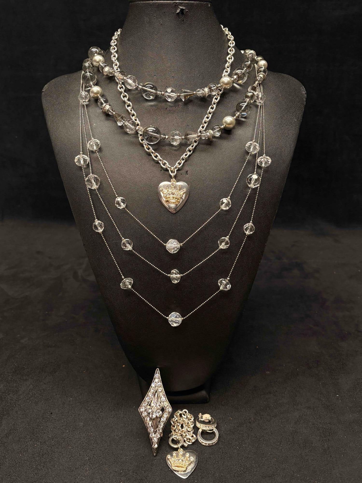6pc Silver Iced Themed Costume Jewelry Lot: This lot contains 6 pieces of costume jewelry, all of which in overall good condition with minor flaws due to age and use. Please refer to the images provided for full context of the lot's