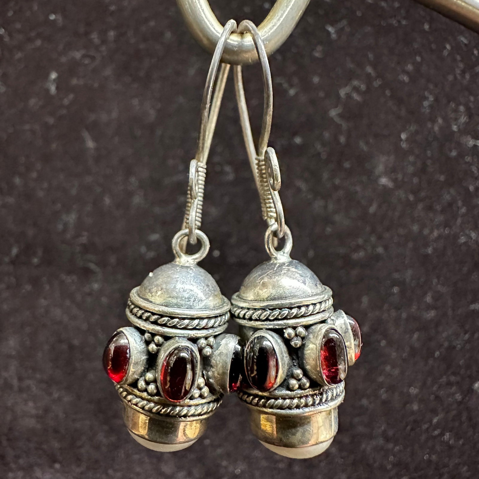 Red Garnet Faux Pearl Accent Silver Dangle Earrings V34: This item is in good pre-owned, previously used/displayed condition with noticeable light wear and surface scratches. Please reference all photos for full details. This piece of jewelry has been