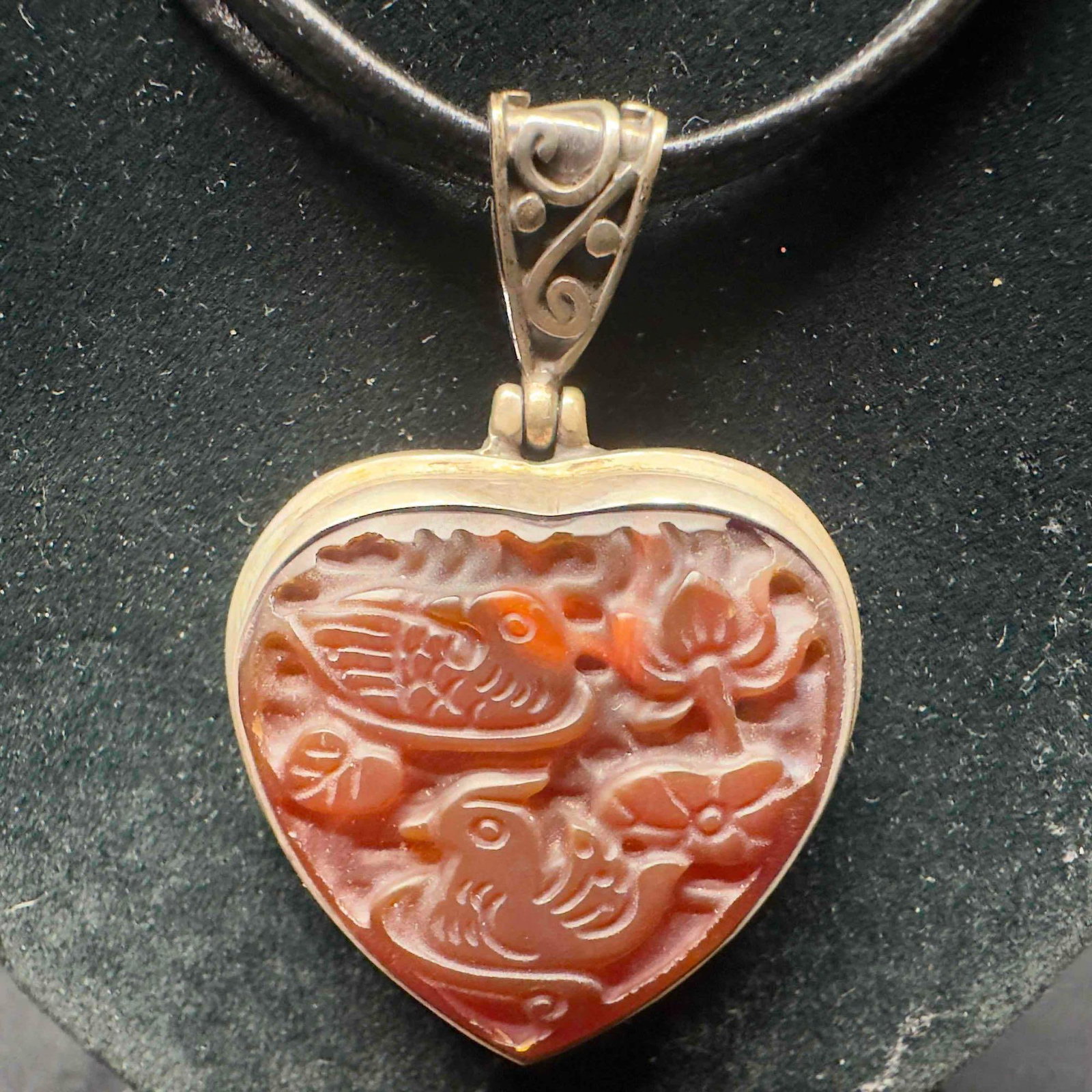 Heart Shaped Carved Floral Bird Designed Carnelian Pendant Sterling Silver Necklace Z72: This item is in good pre-owned, previously used/displayed condition with noticeable light wear, and surface scratches. Please reference all photos for full details. This piece of jewelry has been test