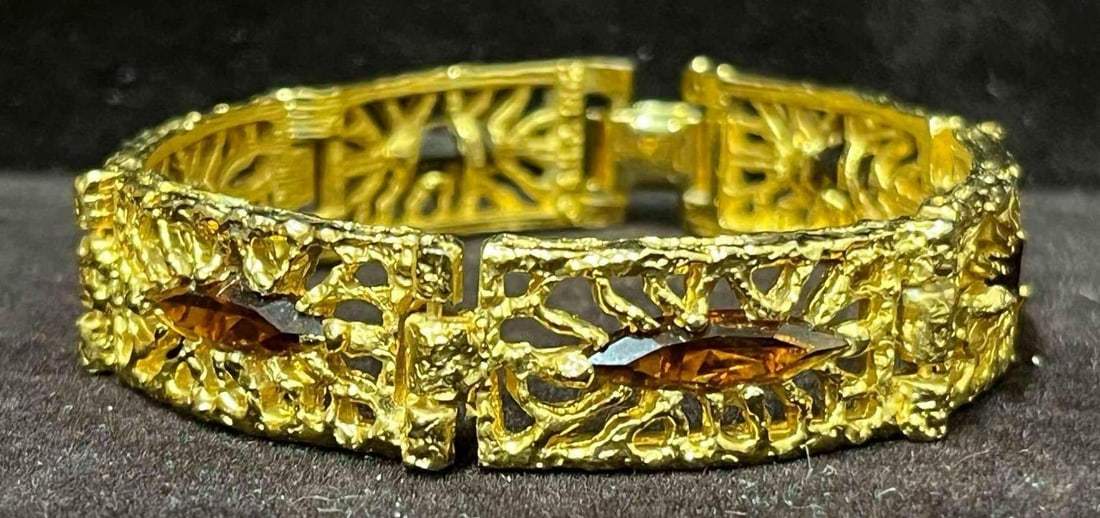 Vintage Signed S.H.P Inc Gold Tone Tennis Bracelet With Amber Rhinestones: This lot contains a Vintage Signed S.H.P Inc Gold Tone Tennis Bracelet With Amber Rhinestones. It is approx 2 1/4" x 3 1/4" x 1/2". Total weight is 1oz. Overall the Vintage bracelet is in good pre own