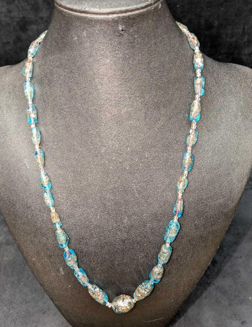 Vintage Italian Murano Art Glass Bead Necklace EEEE: Vintage Italian Murano Art Glass Bead Necklace EEEE. Glass beads with hand painted designs. Is approx 26" and it weighs 0.12b.