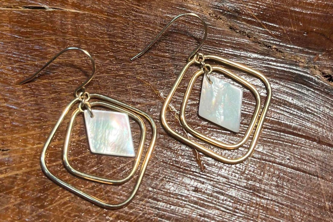 14k JCM Gold Mother Of Pearl Dangle Earrings: This piece of jewelry has been tested and researched prior to listing. Please view all our pictures they are part of our description. DETAILS: Metal - 14k Gold Color - Yellow Gold Stones - Mother Of