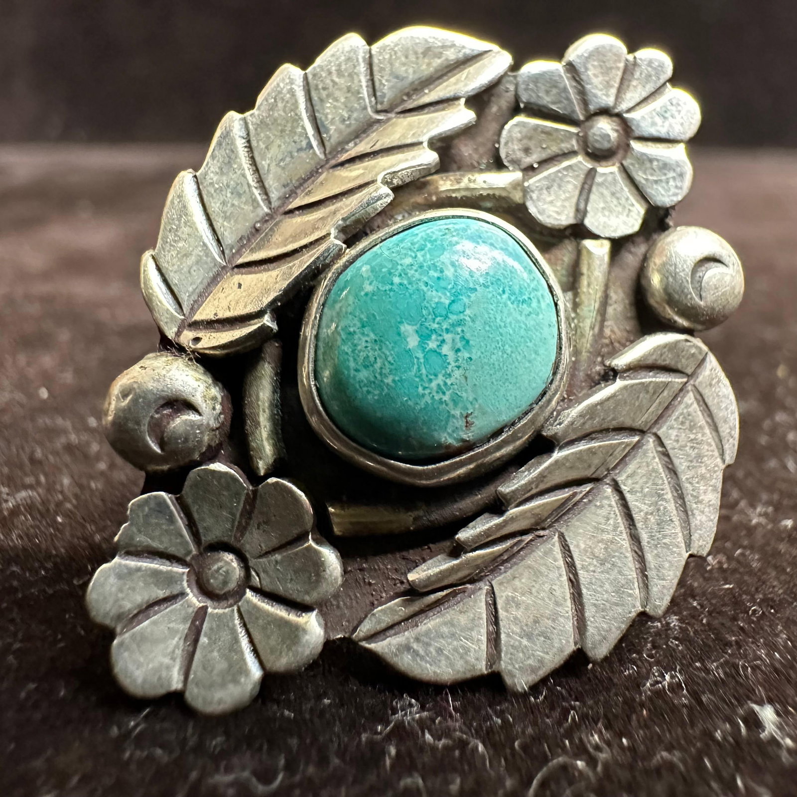 Floral and Feather Turquoise Flower Accent Silver Ring Unmarked: This item is in good pre-owned, previously used/displayed condition with noticeable light wear and surface scratches. Please reference all photos for full details. This piece of jewelry has been teste