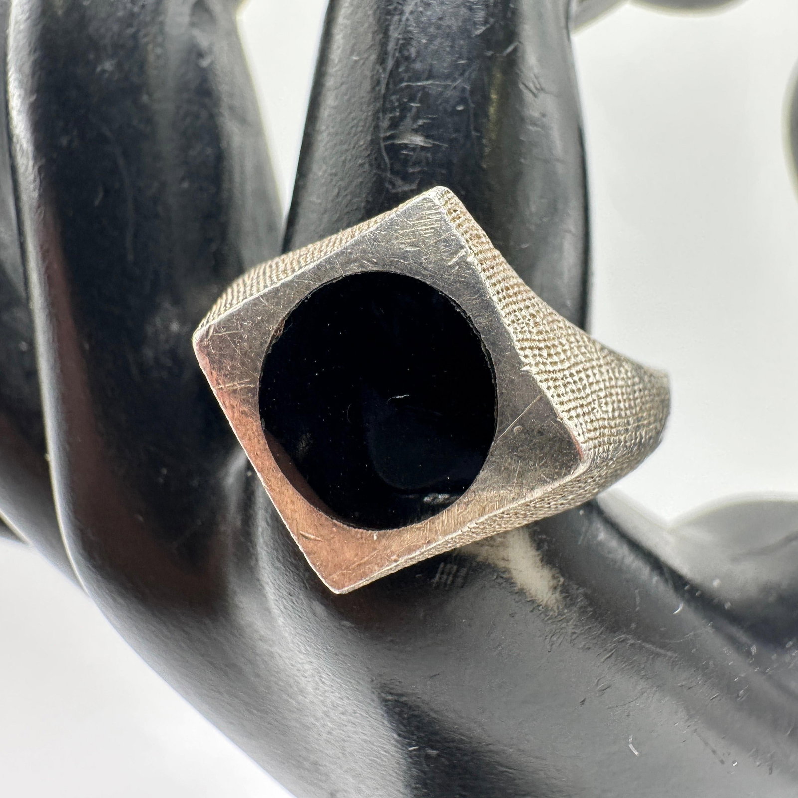 Circular Black Onyx Signet 925 Silver Ring: This item is in good pre-owned, previously used/displayed condition with noticeable light wear and surface scratches. Please reference all photos for full details. This piece of jewelry has been teste
