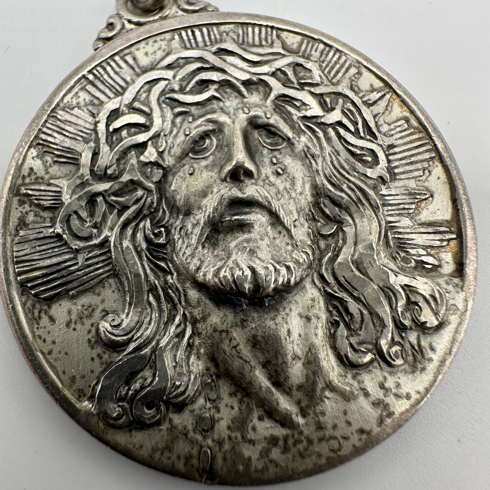 Sterling Silver Creed Jesus Suffering Pendant Radiating Halo Design: This item is in good pre-owned, previously used/displayed condition with noticeable light wear and surface scratches. Please reference all photos for full details. This piece of jewelry has been teste
