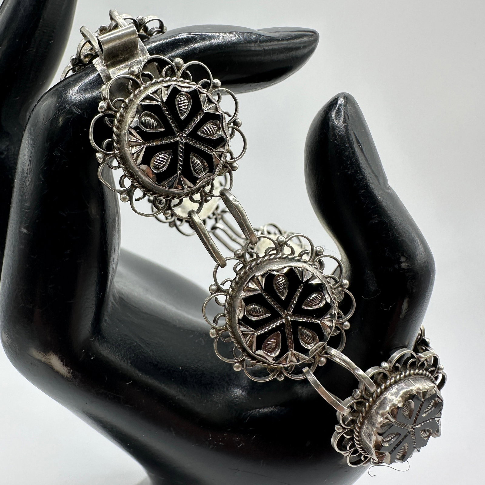 Mexico Sterling 925 Silver Bracelet Filigree Onyx Accents: This item is in good pre-owned, previously used/displayed condition with noticeable light wear and surface scratches. Please reference all photos for full details. This piece of jewelry has been teste