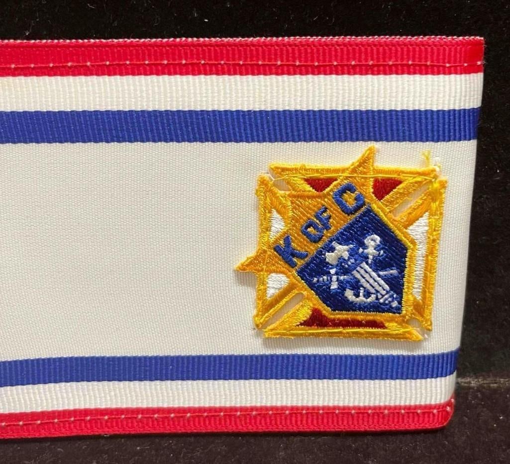 Vintage Knights of Columbus Service Baldric 4th Degree Uniform Regalia Shoulder Sage: This lot contains a Vintage Knights of Columbus Service Baldric 4th Degree Uniform Regalia Shoulder Sage. It is approx 11" x 3 1/2" x 1/2". Total weight is approx 0.7oz. Overall the Shoulder Sage is