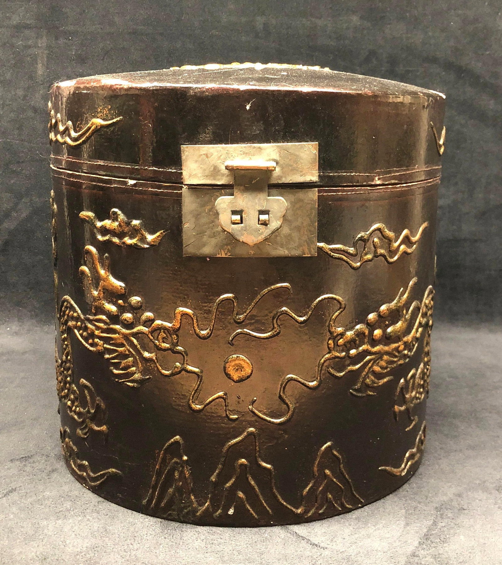 Antique Chinese Lacquered Container Gilt Dragons: Antique Chinese Lacquered Storage Container with Raised Gilt Dragon Art. It is approx 12-1/2" x 12-1/2" x 12-1/2" and it weighs about 4.0lbs. Overall the Lacquered Container is in vintage condition