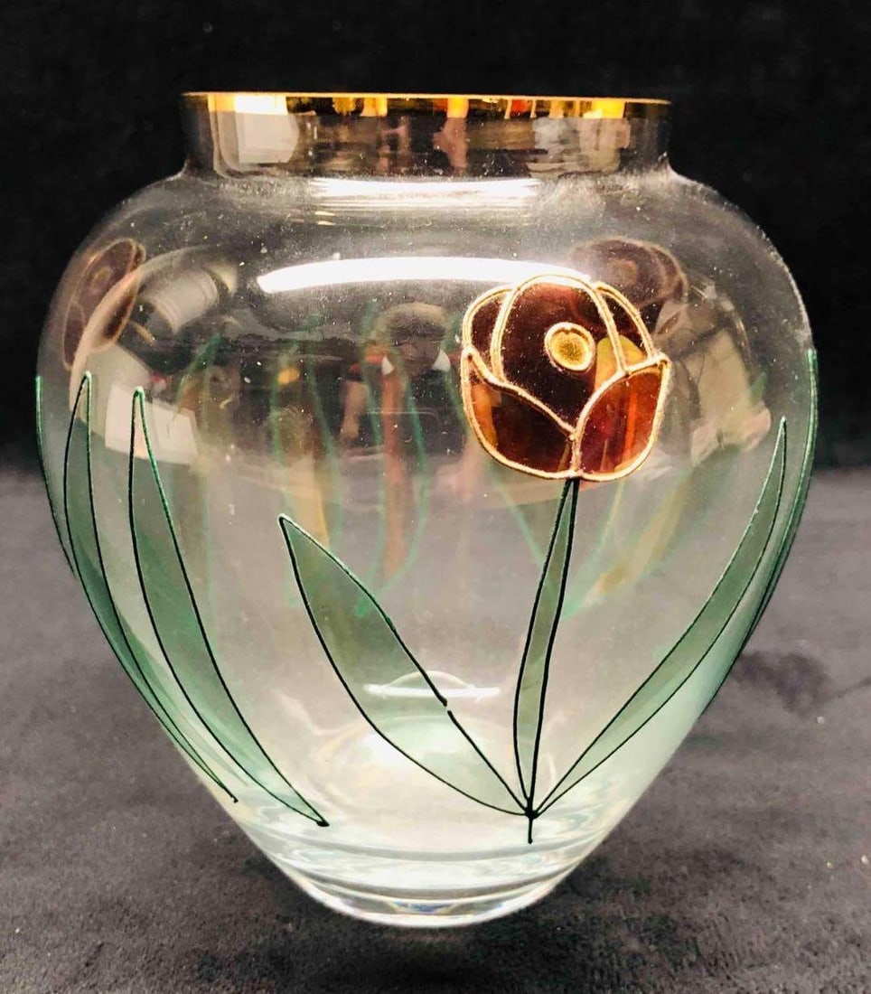 Crystal Clear Roses Floral Vase With Gold Trim: This lot contains Crystal Clear Roses Floral Vase With Gold Trim. It is approx 3 1/4" x 3 1/4" x 6" and it weighs about 0.9lbs. Overall the vase is in good used condition with some light wear fro