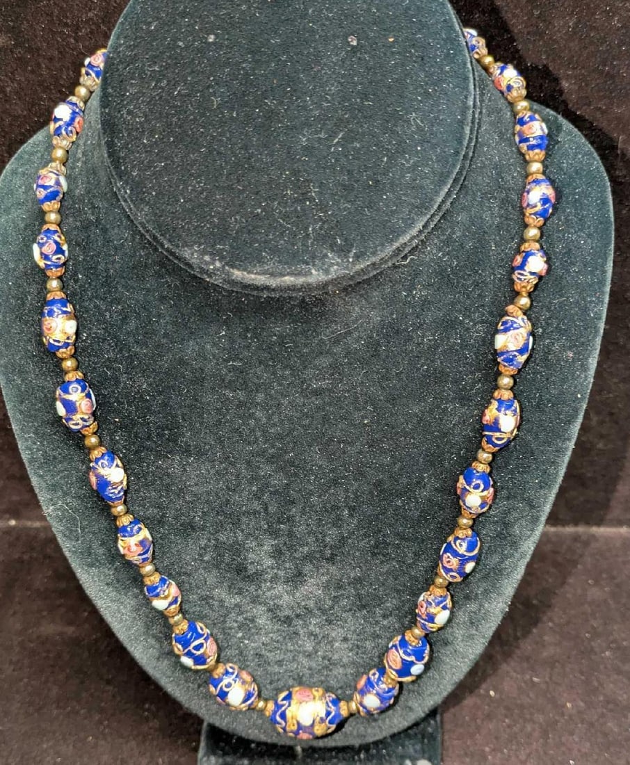 Vintage Italian Murano Art Glass Bead Necklace KKKKKK: Vintage Italian Murano Art Glass Bead Necklace KKKKKK. Colorful glass beads with hand painted designs. This is approx 20" and it weighs 0.07lb. 