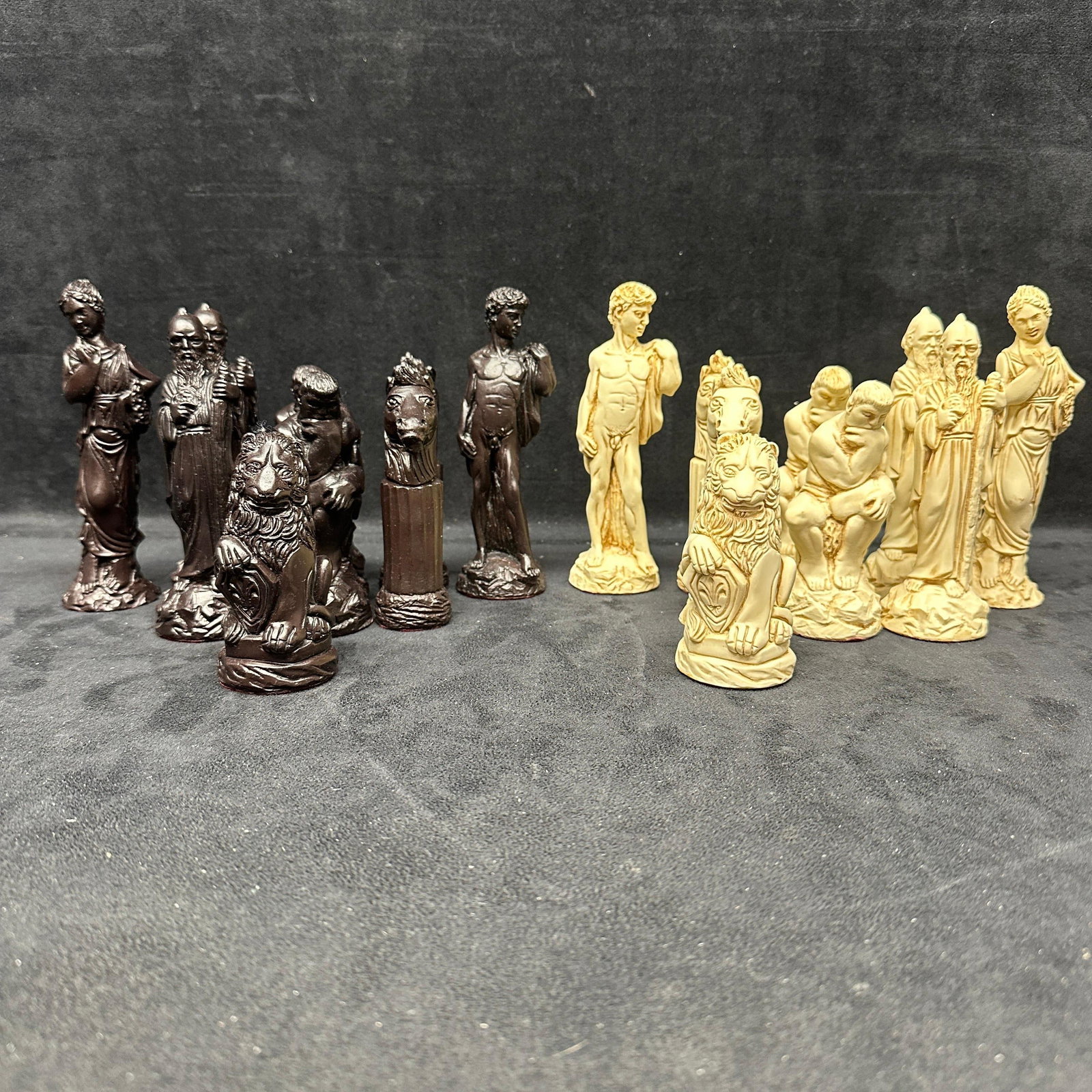 The Classical Chess Set Greek Michelangelo Themes Mascott England (1 of 11)