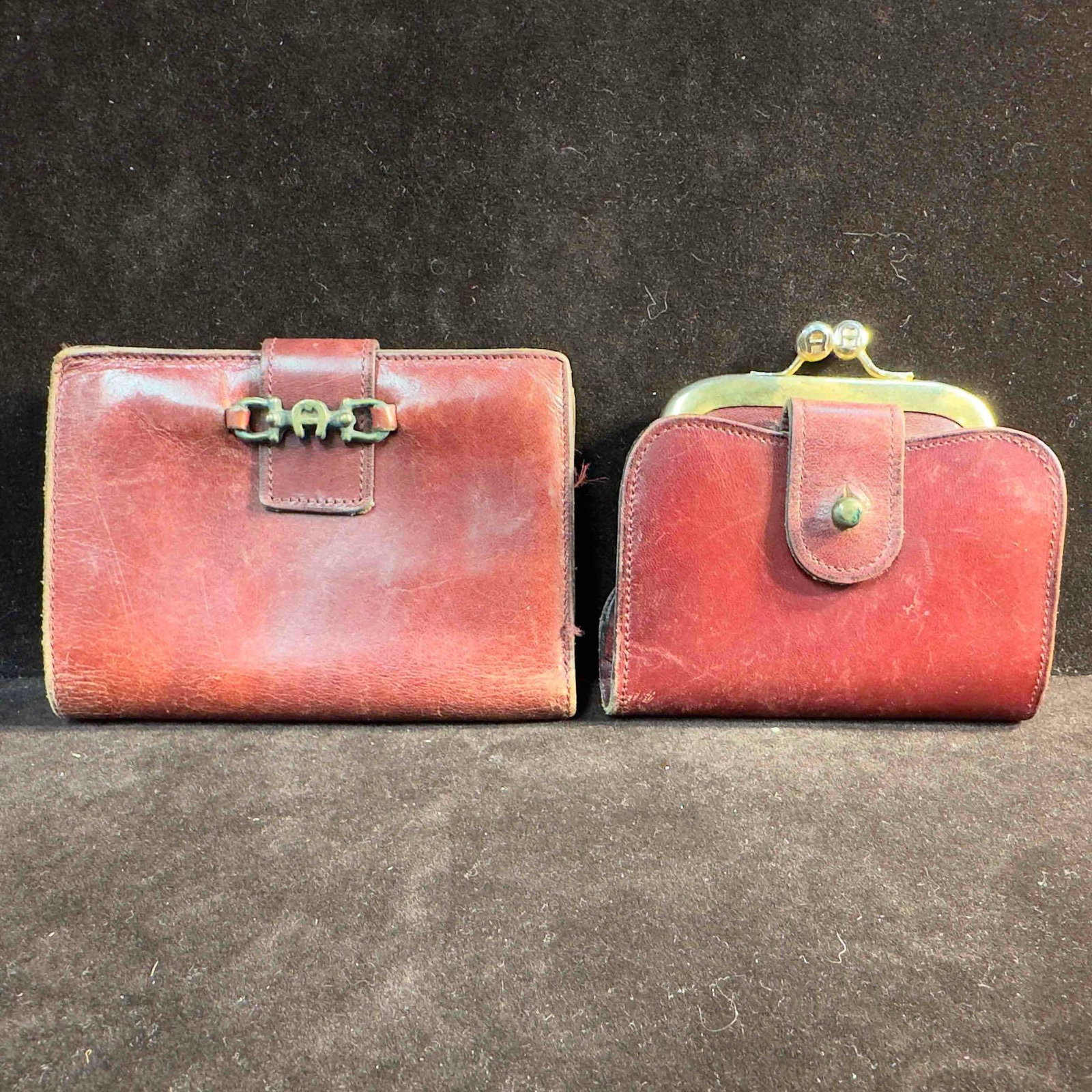 Etienne Aigner Wallet Coin Purse Leather Designer Set: Etienne Aigner Wallet Coin Purse Leather Designer Set. This set of Etienne Aigner wallet and coin purse are a red marron color with gold brass accents. Made in Italy. These items are in good pre-owned