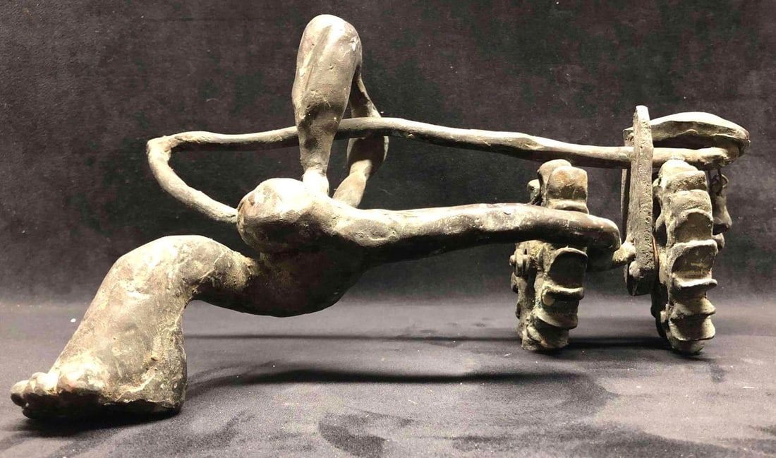 Bronze "Pfit Chigger" Sculpture By Diane Dull: This lot contains a bronze "Pfit Chigger" sculpture by Diane Dull. It is approx 13 1/2" x 9 3/4" x 6 3/4" and weighs about 8.8lbs. Overall the sculpture is in excellent used condition with no noticeab