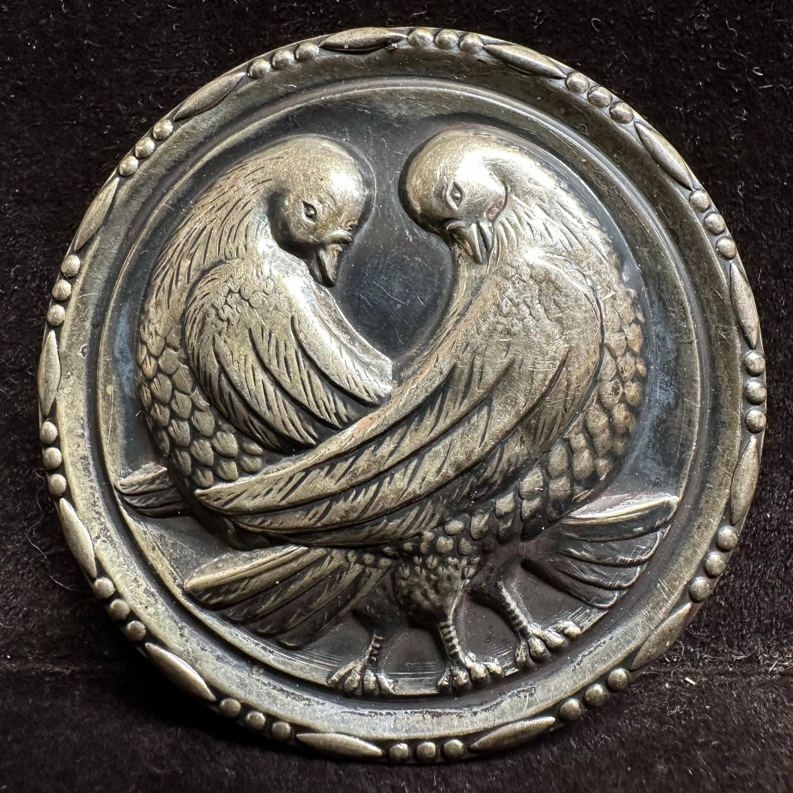 Sterling Silver Love Birds Dove Brooch L16: This item is in good pre-owned, previously used/displayed condition with noticeable light wear and surface scratches. Please reference all photos for full details. This piece of jewelry has been