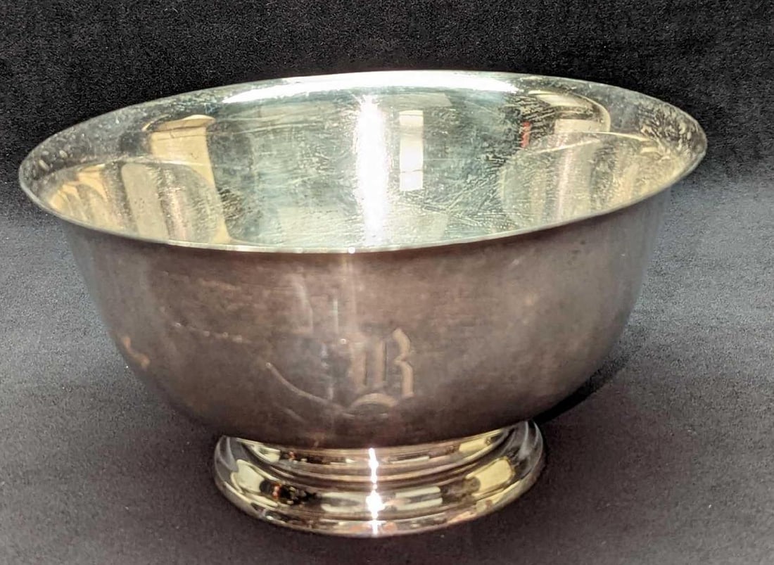 Gorham Sterling Silver Bowl Paul Revere Reproduction: Gorham Sterling Silver Bowl Paul Revere Reproduction. 41660. This is approx 9" x 9" x 4 5/8" and it weighs 1.74lbs. (790.7 Grams). The bowl is in good, vintage condition with some tarnish and scr