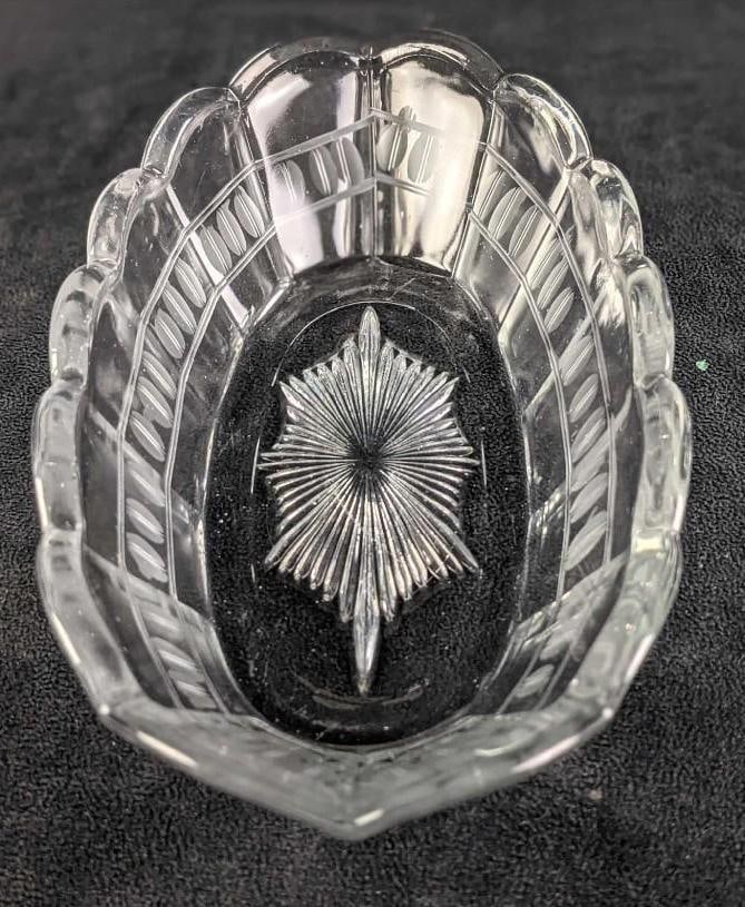 Vintage Etched Glass Celery Dish: Vintage Etched Glass Celery Dish. Maker and date of creation is unknown. The dish is approx 10" x 5" x 2" and it weighs 1.01lb and is in a good, vintage condition with a small chip near the top.