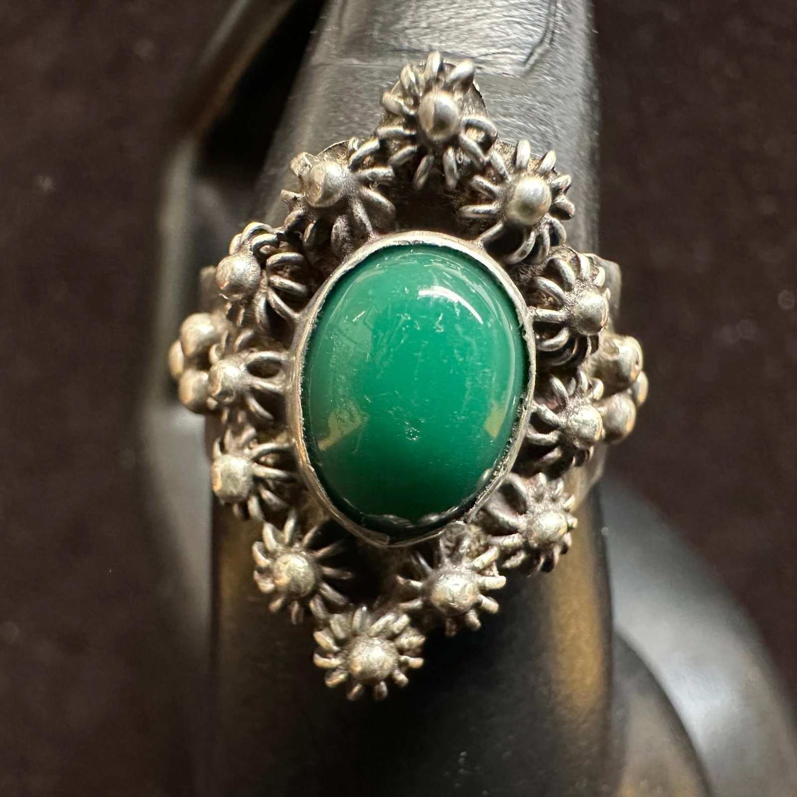 Dark Green Onyx Taxco 925 Sterling Ring R4: This item is in good pre-owned, previously used/displayed condition with noticeable light wear and surface scratches. Please reference all photos for full details. This piece of jewelry has been teste