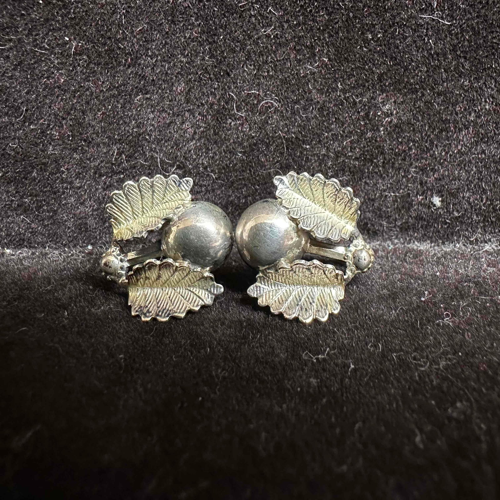 Unique Antique Ball Double Leaf Grecian Style Sterling Silver Earrings I23: This item is in good pre-owned, previously used/displayed condition with noticeable light wear, and surface scratches. Please reference all photos for full details. This piece of jewelry has been test