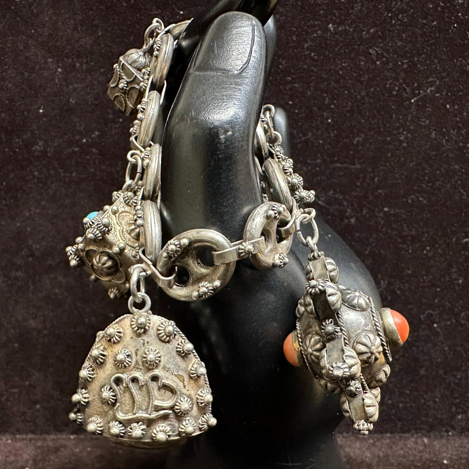 Etruscan Revival Style 800 Silver Mariner Chain Bracelet R21: This item is in good pre-owned, previously used/displayed condition with noticeable light wear and surface scratches. Please reference all photos for full details. This piece of jewelry has been teste