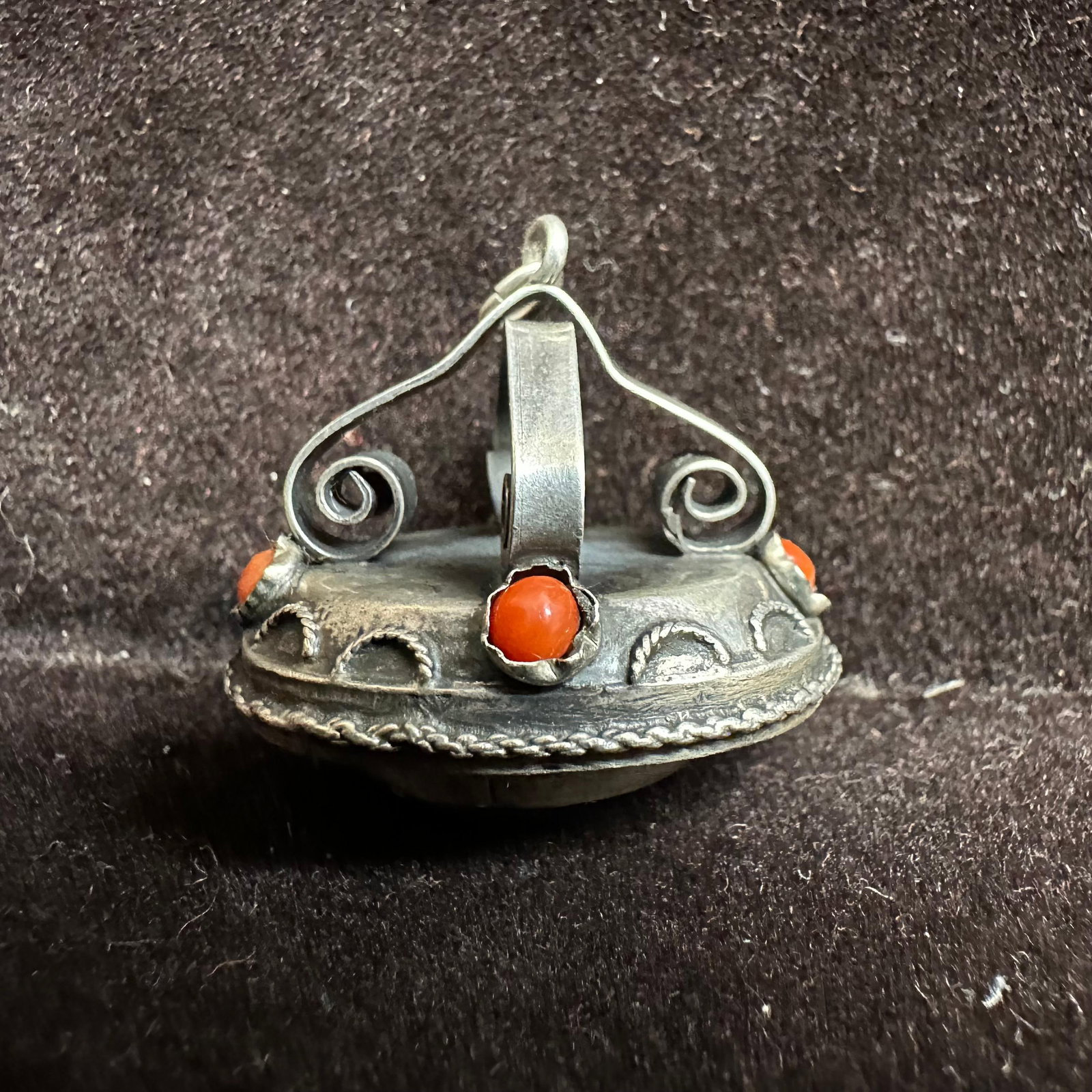 Ornate Silverwork Fob Filigree Silver Charm R92: This item is in good pre-owned, previously used/displayed condition with noticeable light wear and surface scratches. Please reference all photos for full details. This piece of jewelry has been