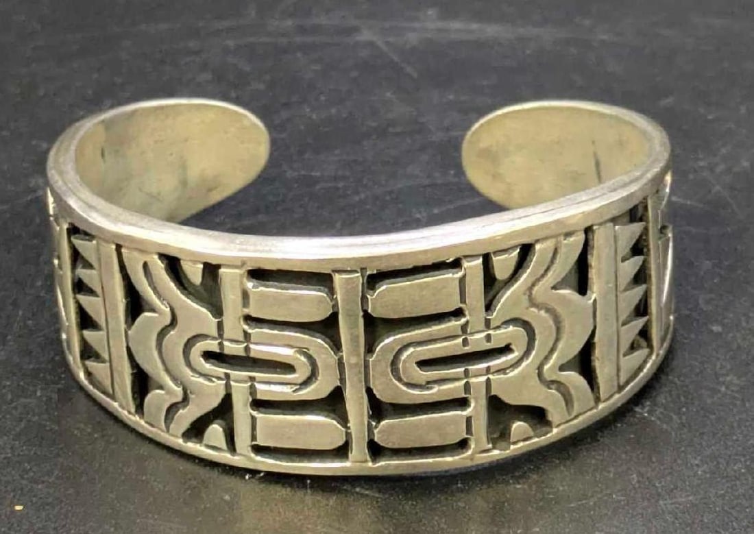 Vintage Taxco Mexican Sterling Silver Hopi Style Bracelet Cuff: Vintage Taxco Mexican Sterling Silver Hopi Style Bracelet Cuff. This fine piece of vintage jewelry has been tested and researched to the best of our knowledge .Please view all pictures as they are