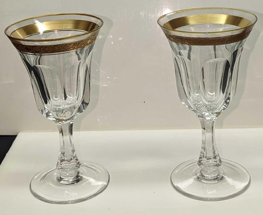 2 Vintage Moser Crystal 24KT Gold Rimmed Goblets: 2 Vintage Moser Crystal 24KT Gold Rimmed Goblets. Each is approx 3 3/4" x 3 3/4" x 6 7/8" and the total weight is 1.70lb. One of the goblets has two small chips on the rims.