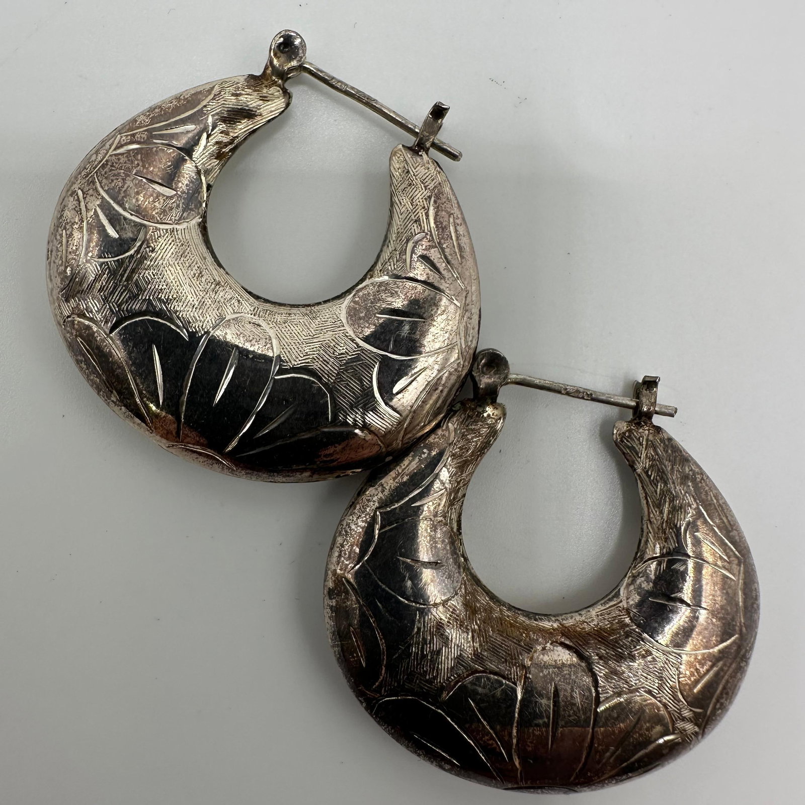 Intricate Etched Floral Design Hoop Earrings Sterling Silver M5