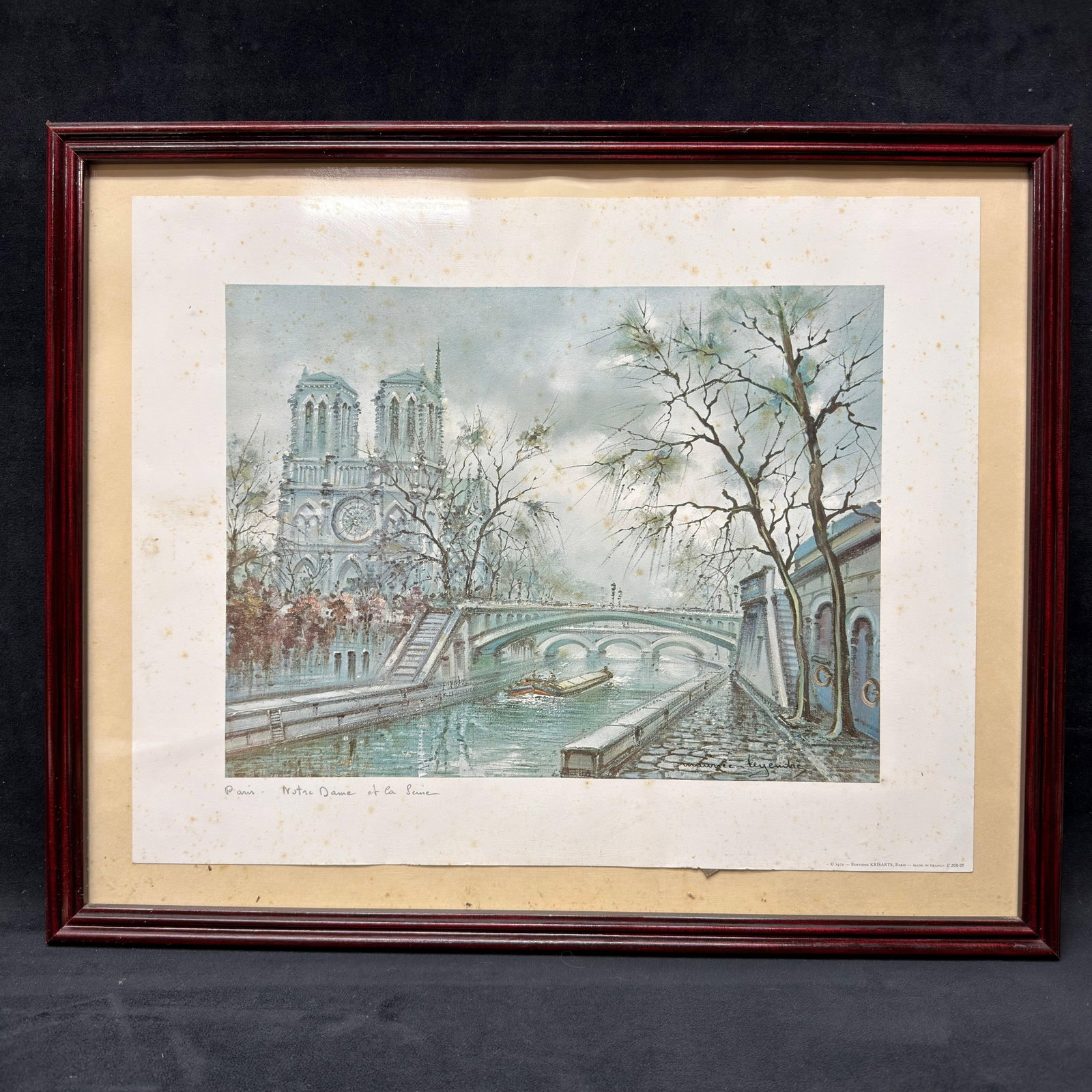 French Color Print Paris Notre Dame et la Seine After Maurice Legendre Framed: Framed vintage French color print titled Paris – Notre Dame et la Seine, depicting the Cathedral of Notre Dame overlooking the Seine River in Paris. The composition bears the artist's printe