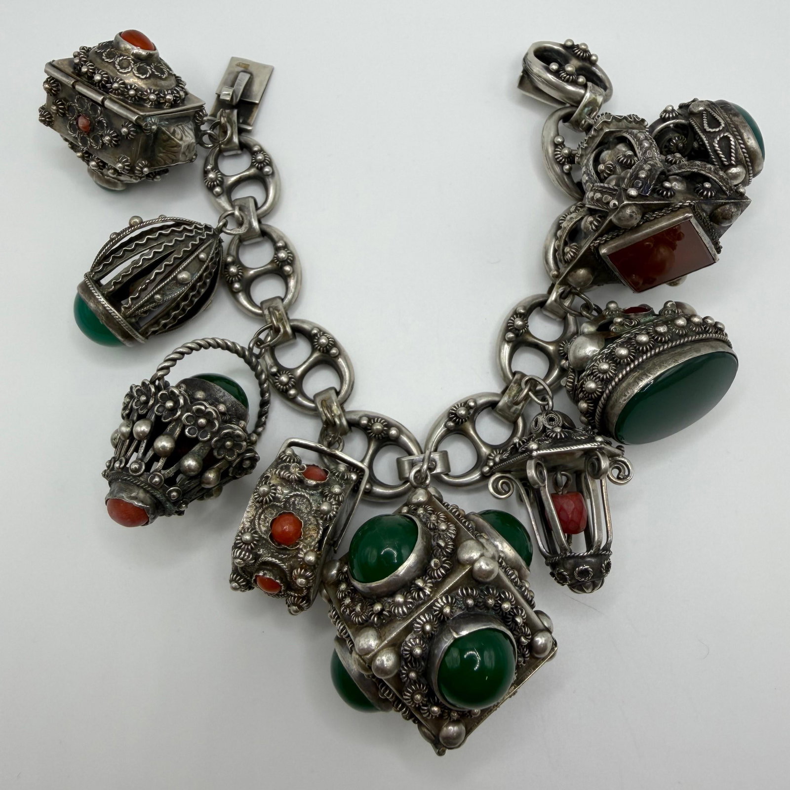 800 Silver Intricate Filigree Etruscan Revival Style Green Onyx Locket Charm Bracelet ER21: This item is in pre-owned, previously used/displayed condition with noticeable light wear and surface scratches. Please reference all photos for full details. This piece of jewelry has been carefully 