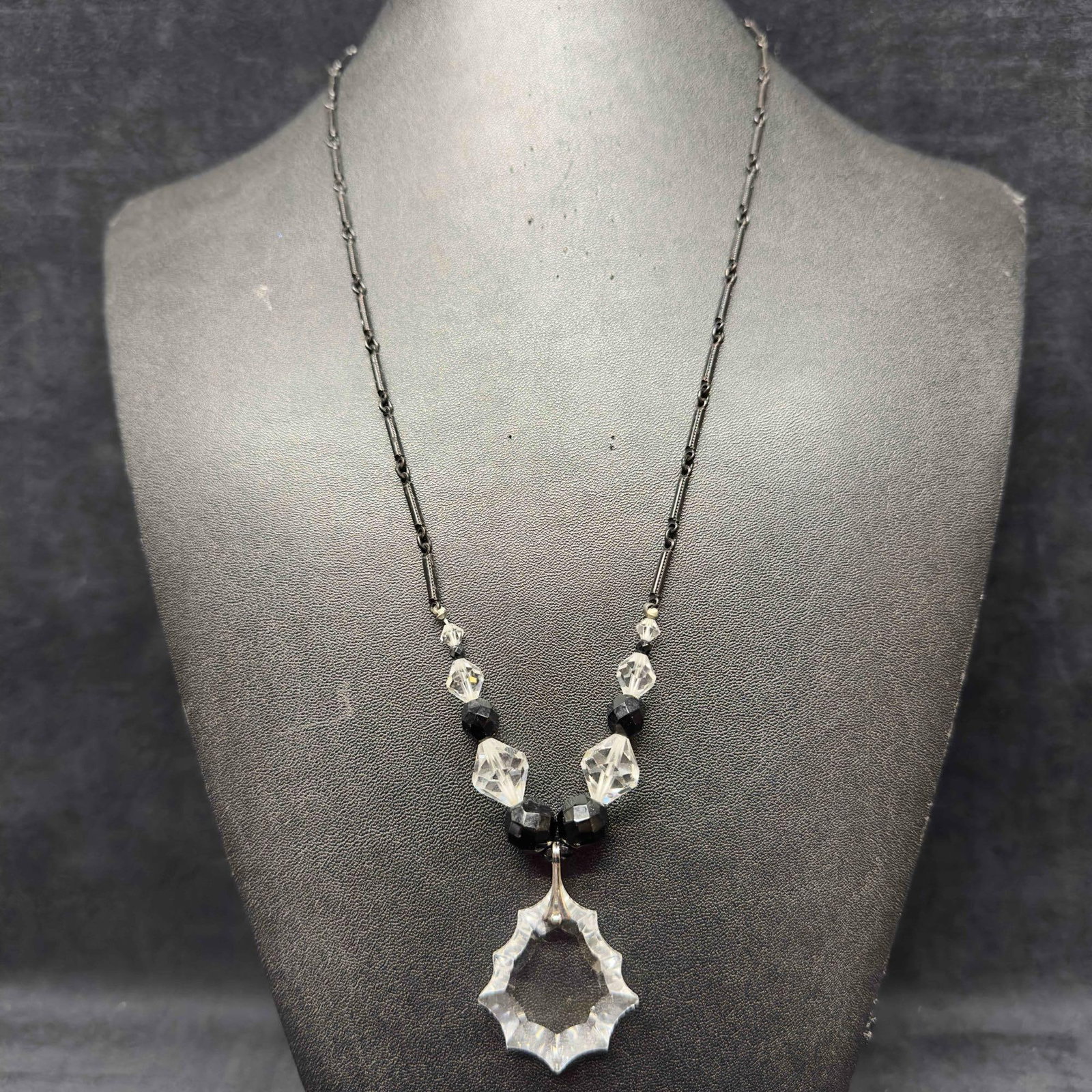 Black Glass Crystal Bead Costume Jewelry Pendant Necklace H74 (1 of 11)