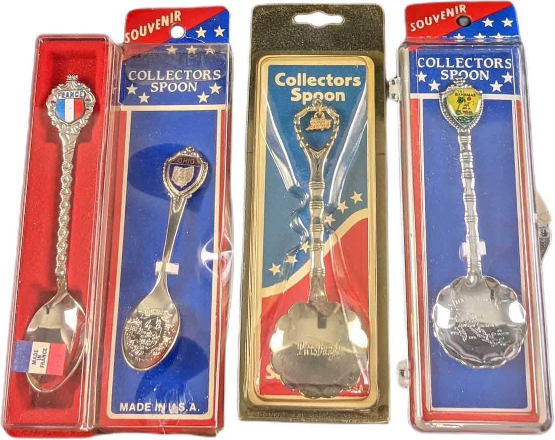 Four Vinage Silverplate Collector Spoons: This lot includes: (1) The Bahamas Spoon. Comes in its original box which is approx 2" x 3/4" x 6". (1) Pittsburg Spoon. Comes in its original box which is approx 2" x 3/4" x 6"